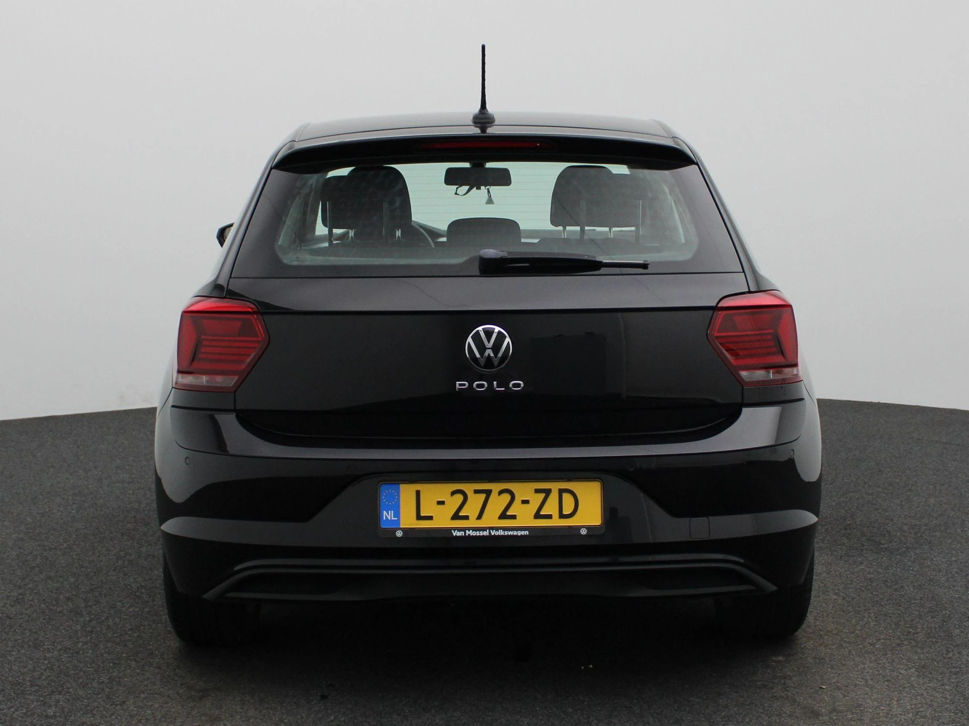 Volkswagen-Polo-image-4