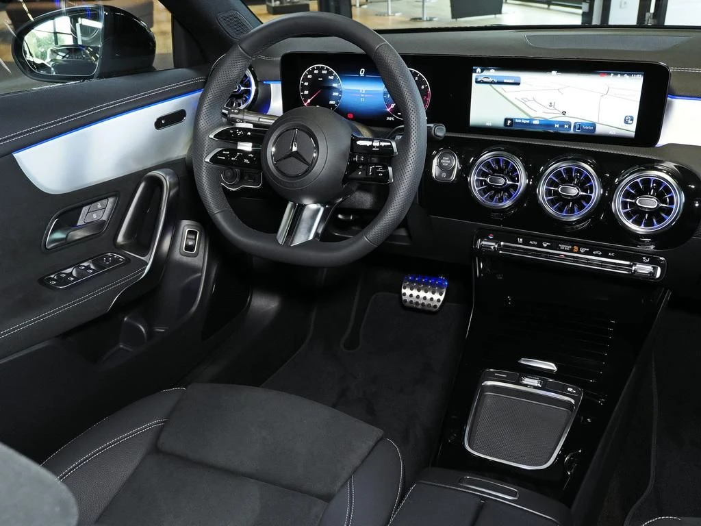 Mercedes-Benz-CLA 180-image-10
