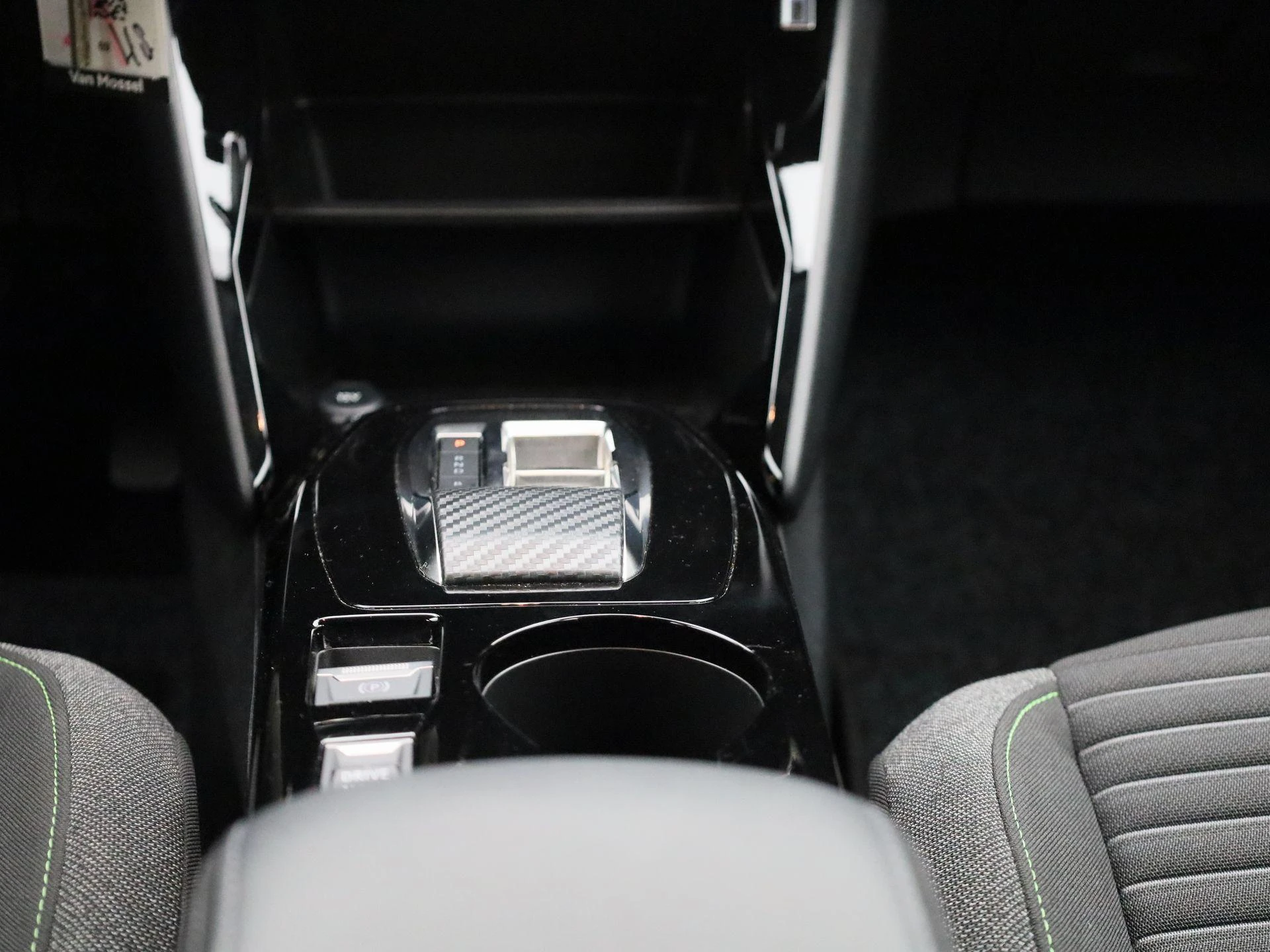 Peugeot-e-208-image-12