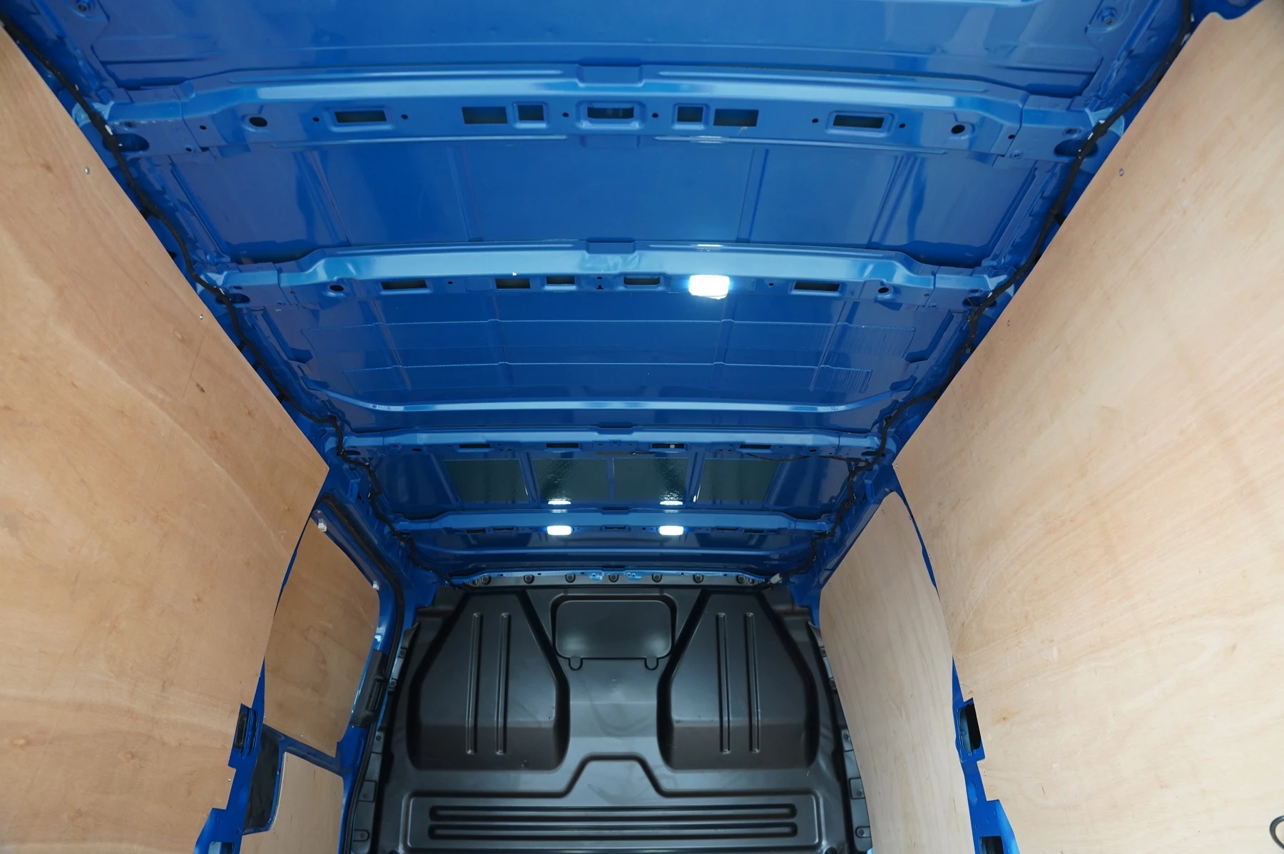 Volkswagen-Transporter-image-25
