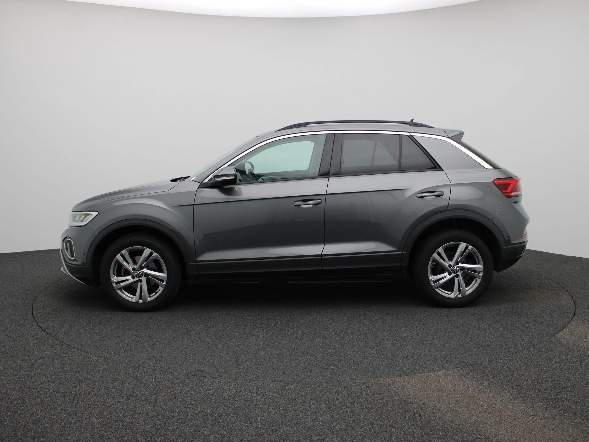 Volkswagen-T-Roc-image-3