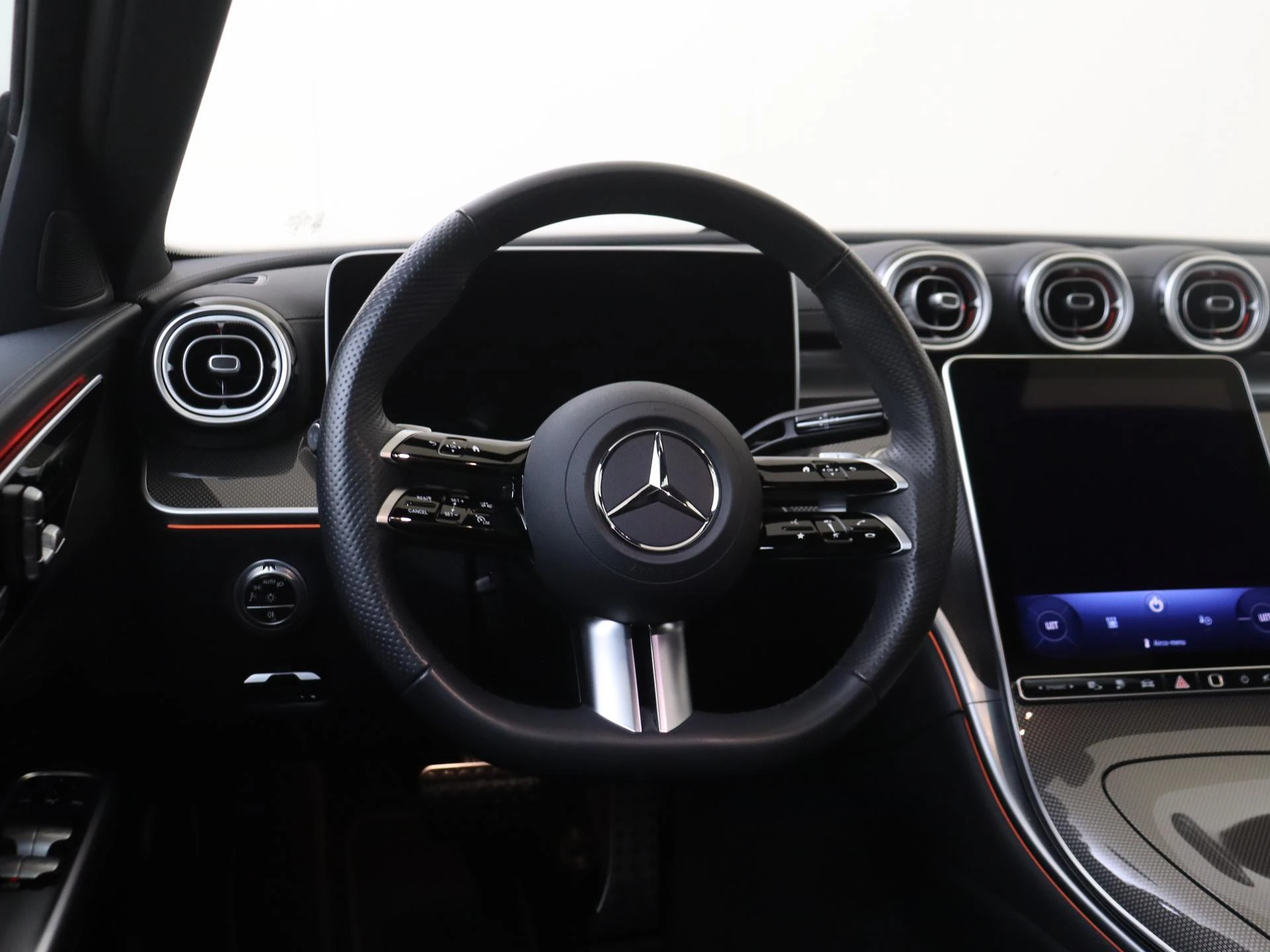 Mercedes-Benz-C-Klasse-image-9