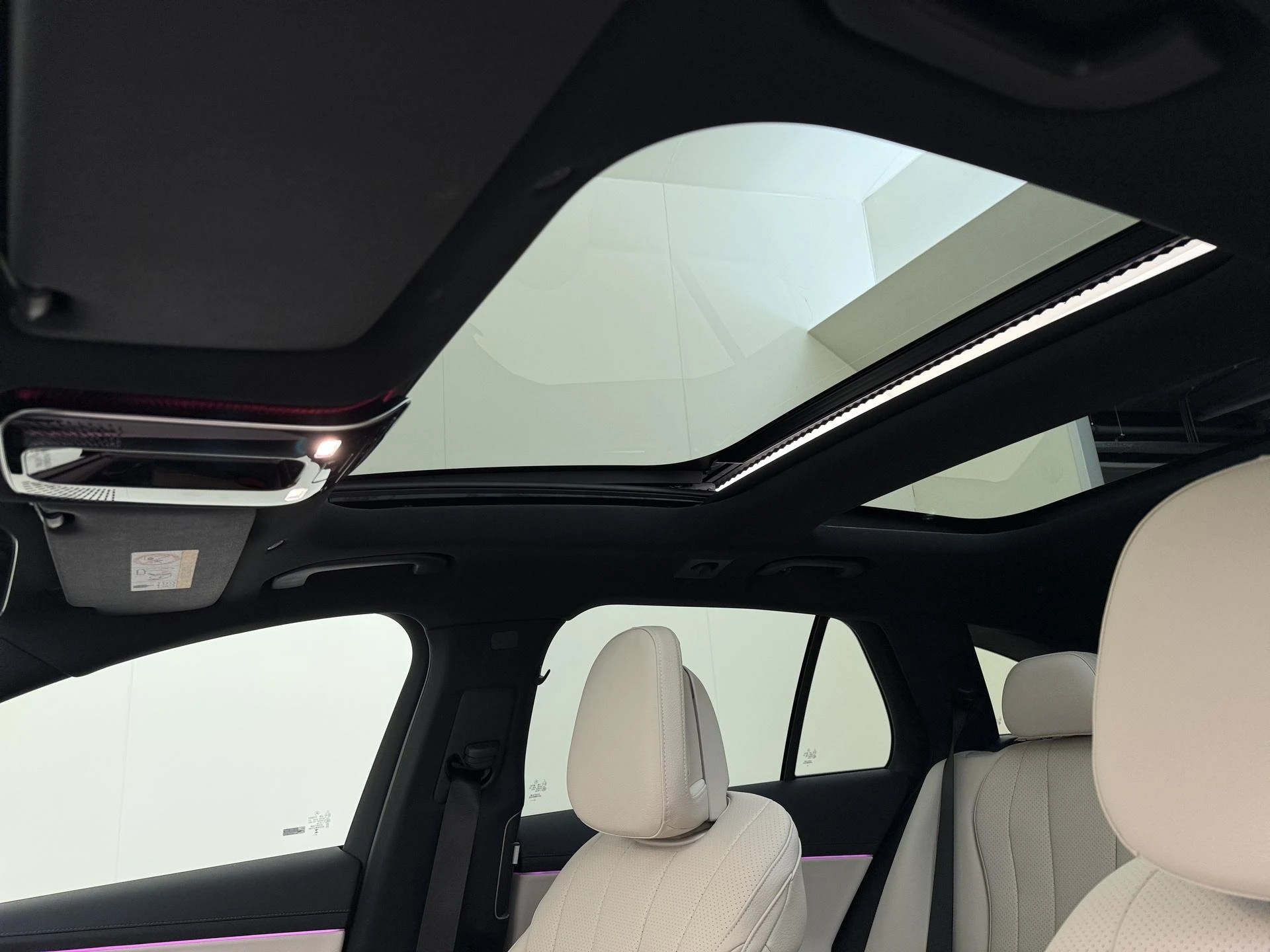 Mercedes-Benz-E-Klasse-image-25