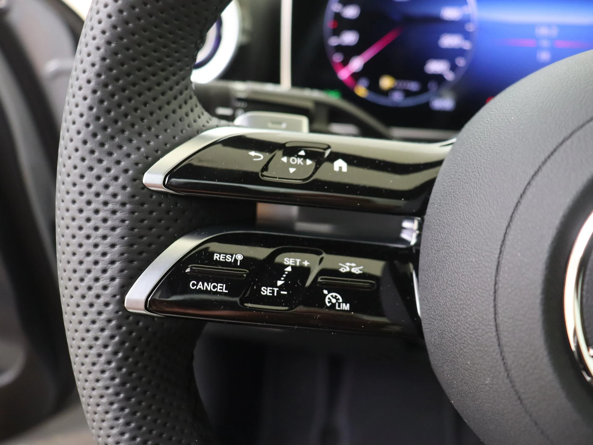 Mercedes-Benz-C-Klasse-image-12