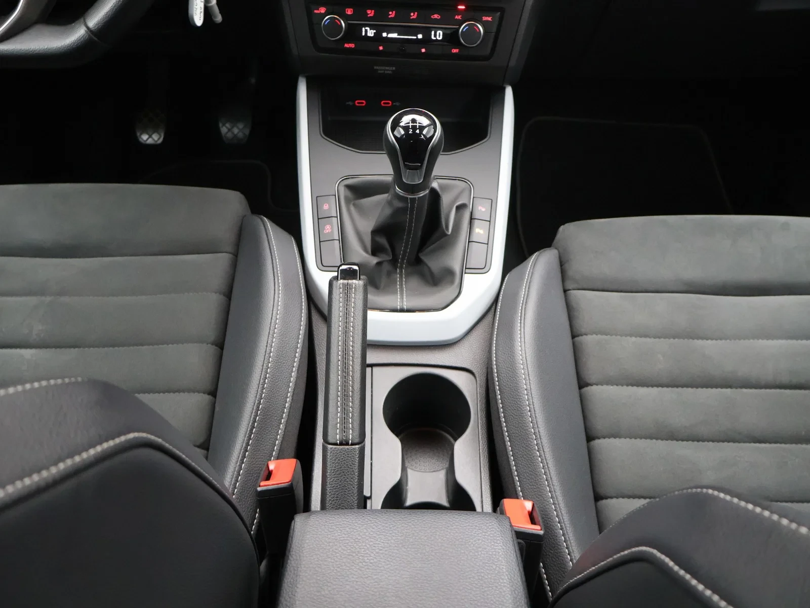 SEAT Arona Arona Move! 1.0TSI 95PK *LEDER*ALCANTARA*CAMERA*PDC*APP-CONNECT*BLTH*...*