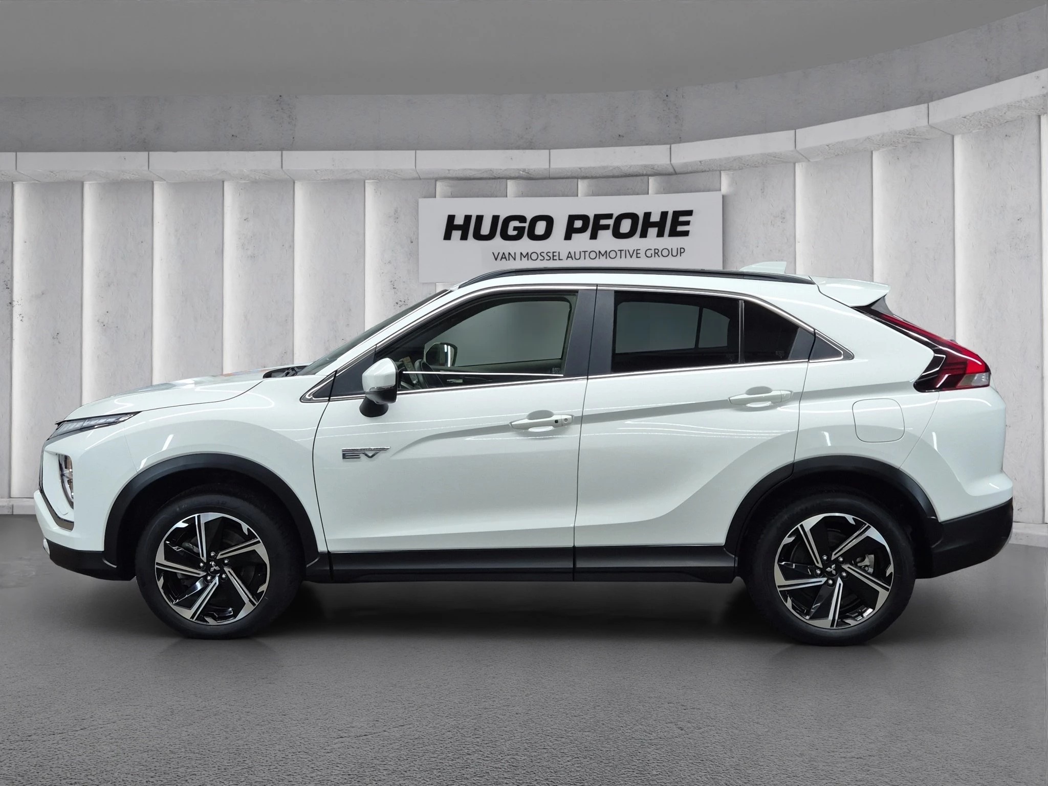 Mitsubishi Eclipse Cross 2.4 MIVEC Eclipse Cross Hybrid INTRO
