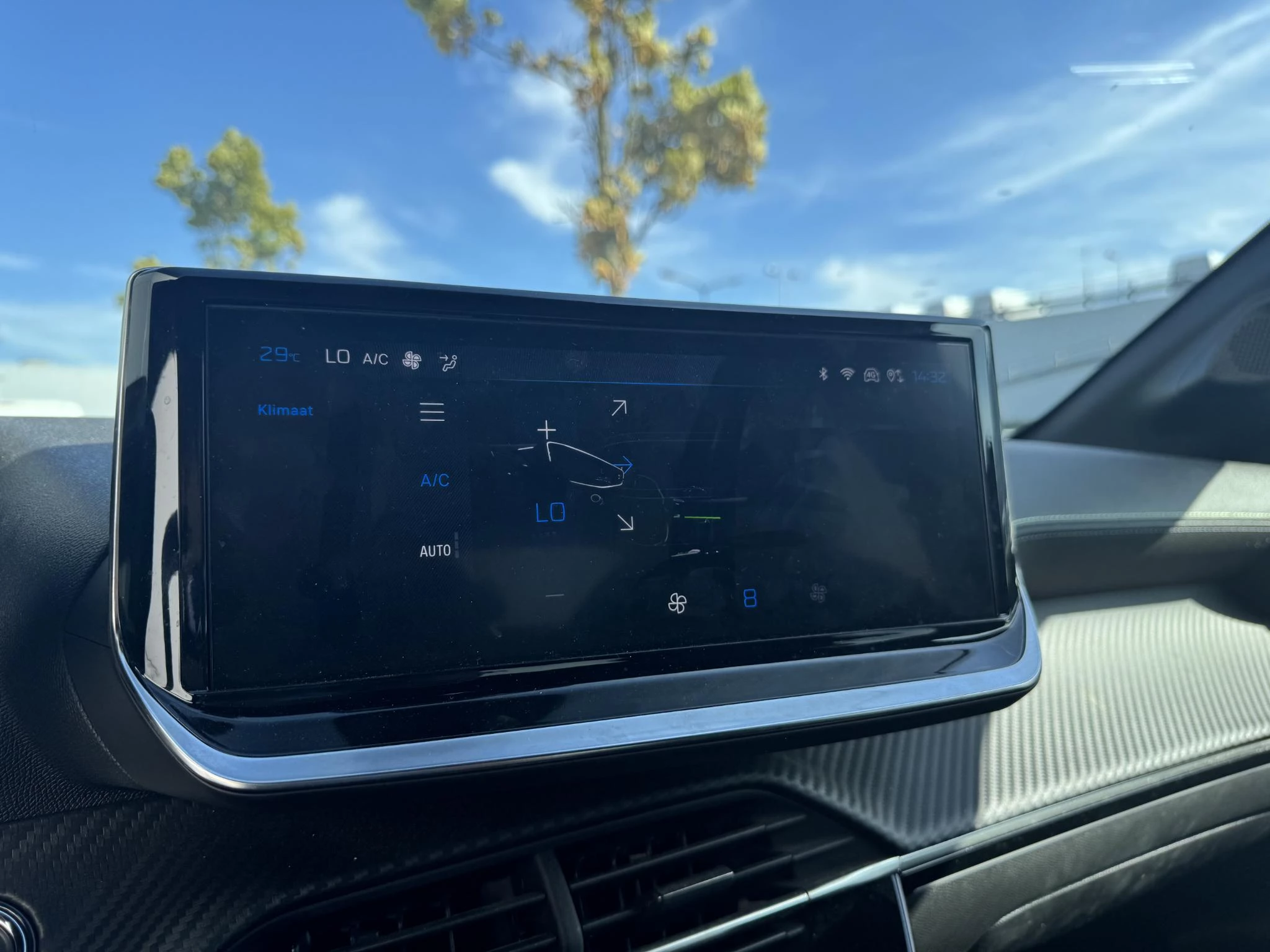 Peugeot-208-image-23