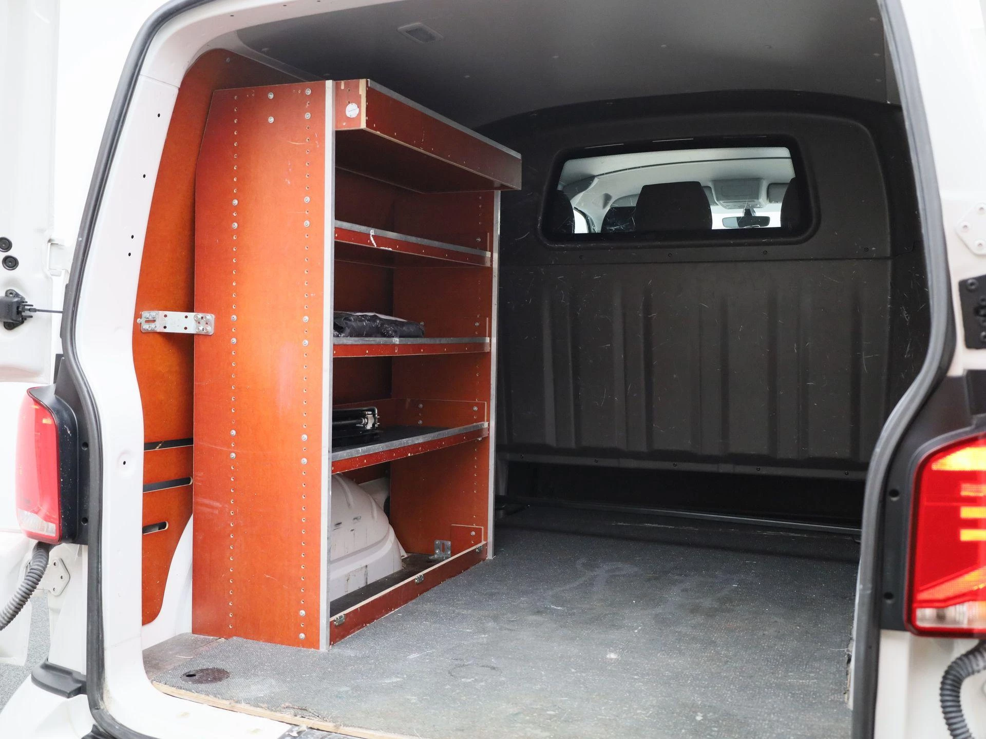 Volkswagen-Transporter-image-14