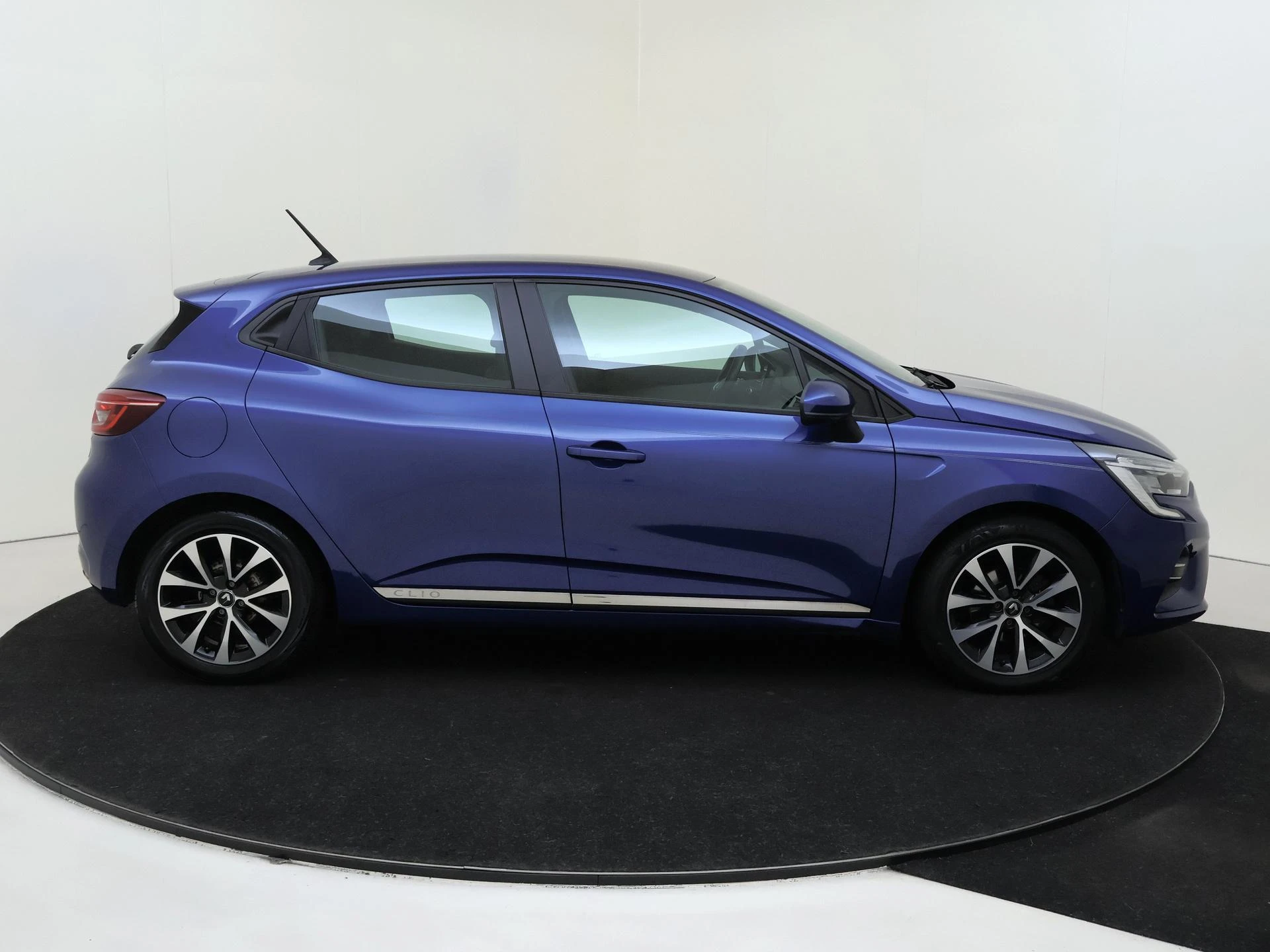 Renault-Clio-image-8