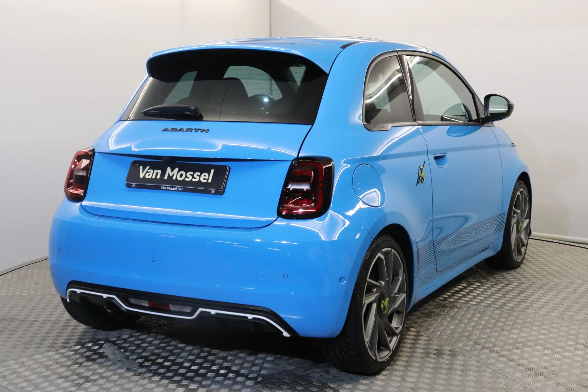 Abarth-500e-image-3