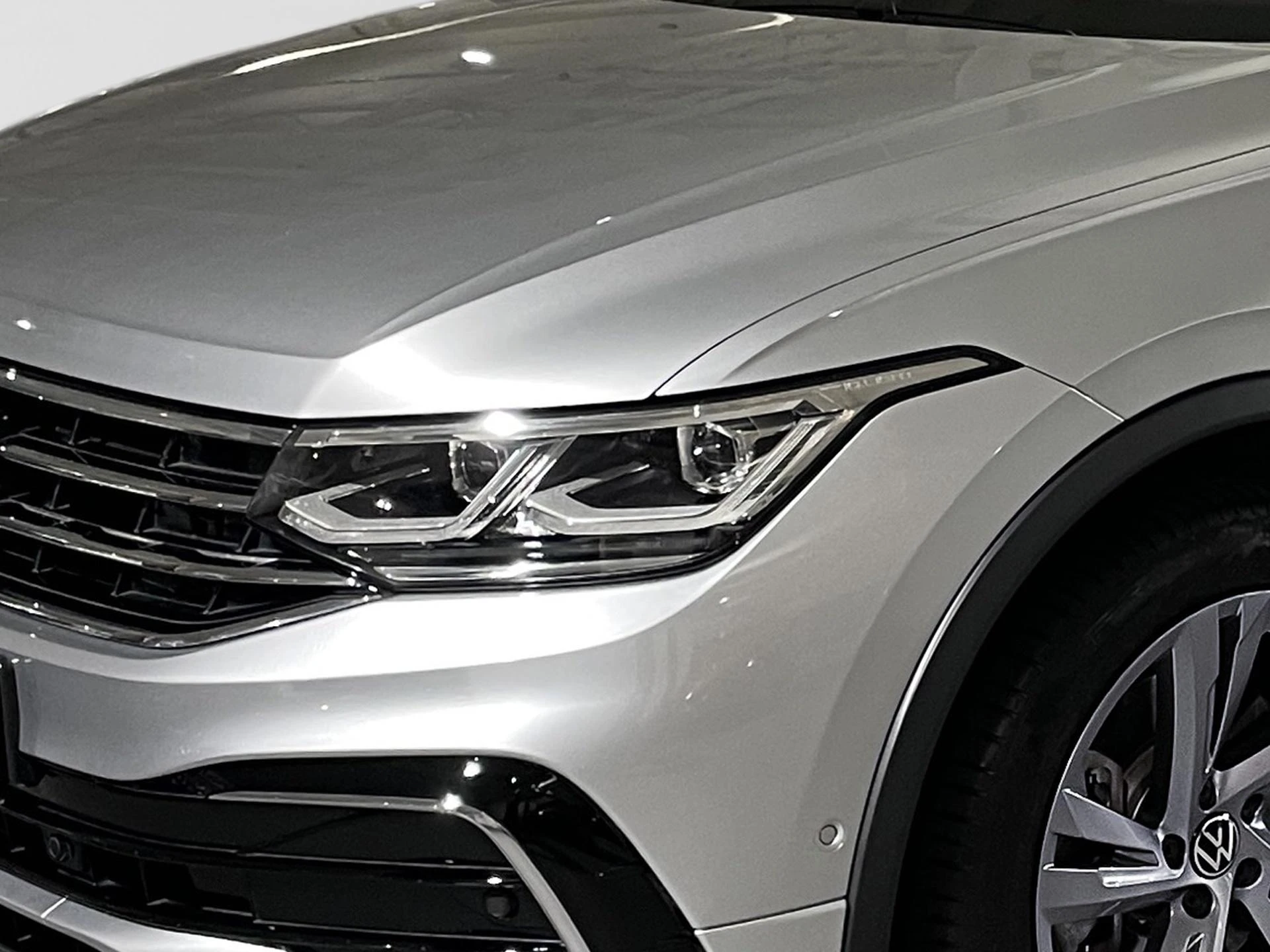 Volkswagen-Tiguan-image-20