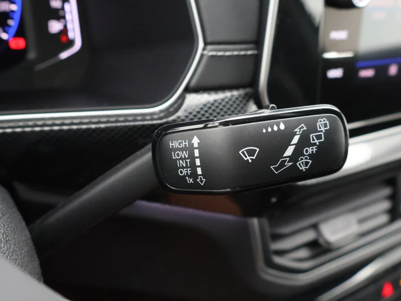 Volkswagen-T-Cross-image-19