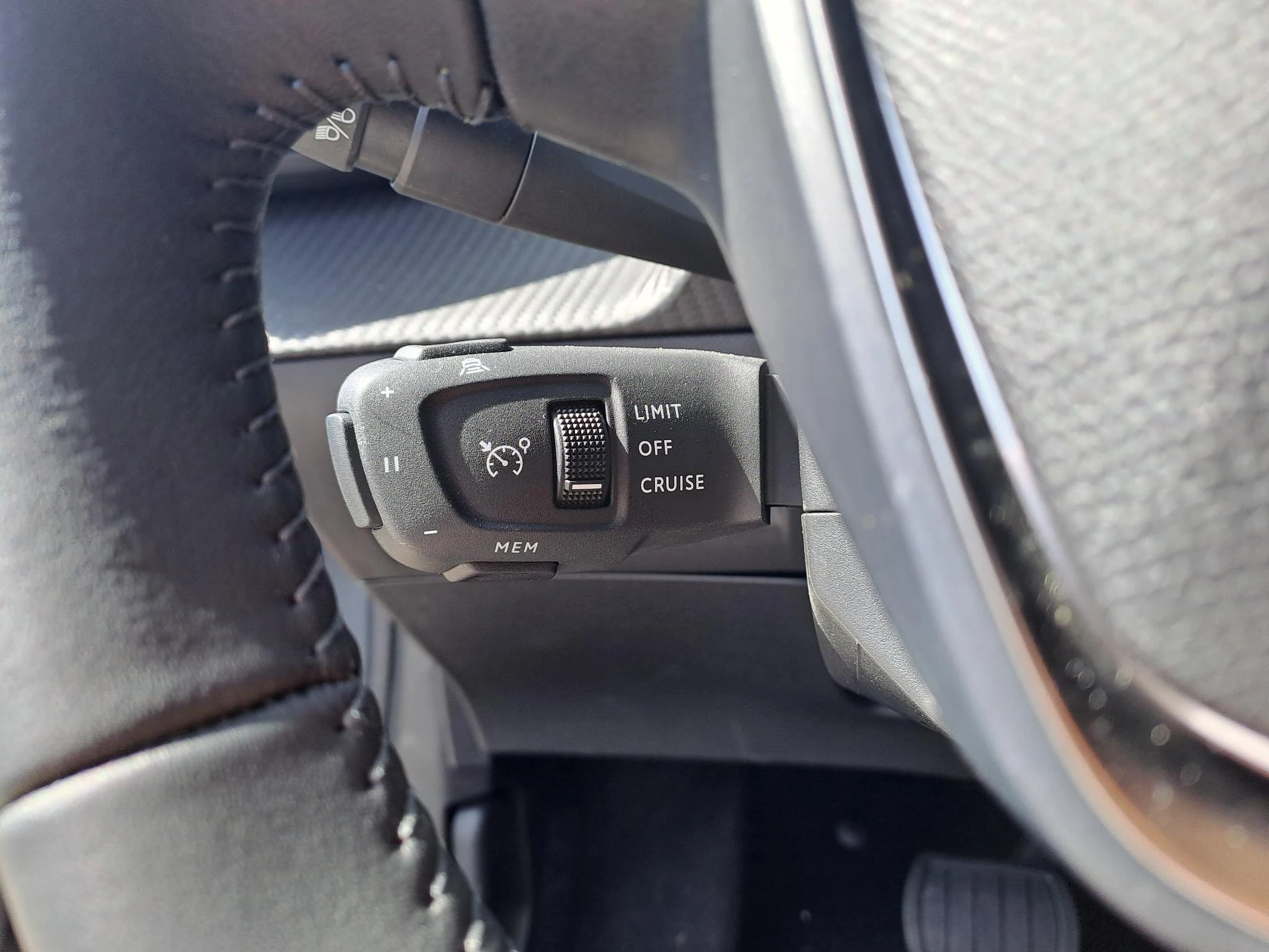Peugeot-208-image-12