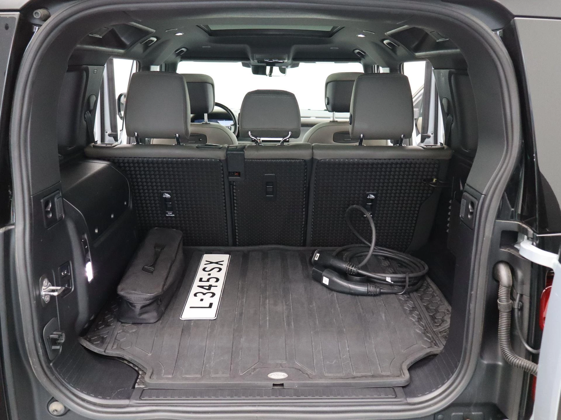 Land Rover-Defender-image-33