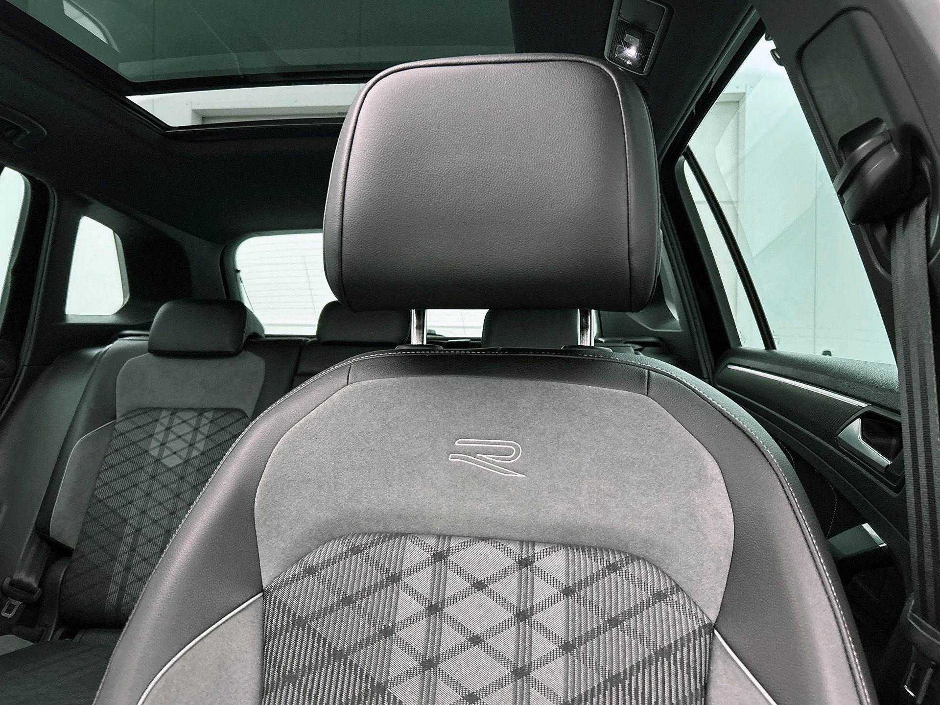 Volkswagen-Tiguan-image-9