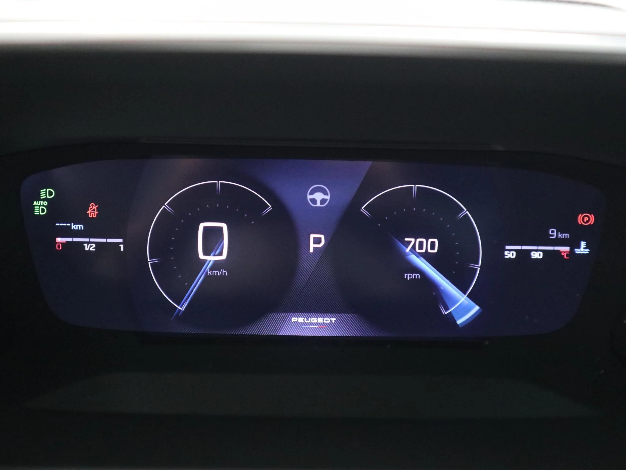 Peugeot-e-2008-image-13