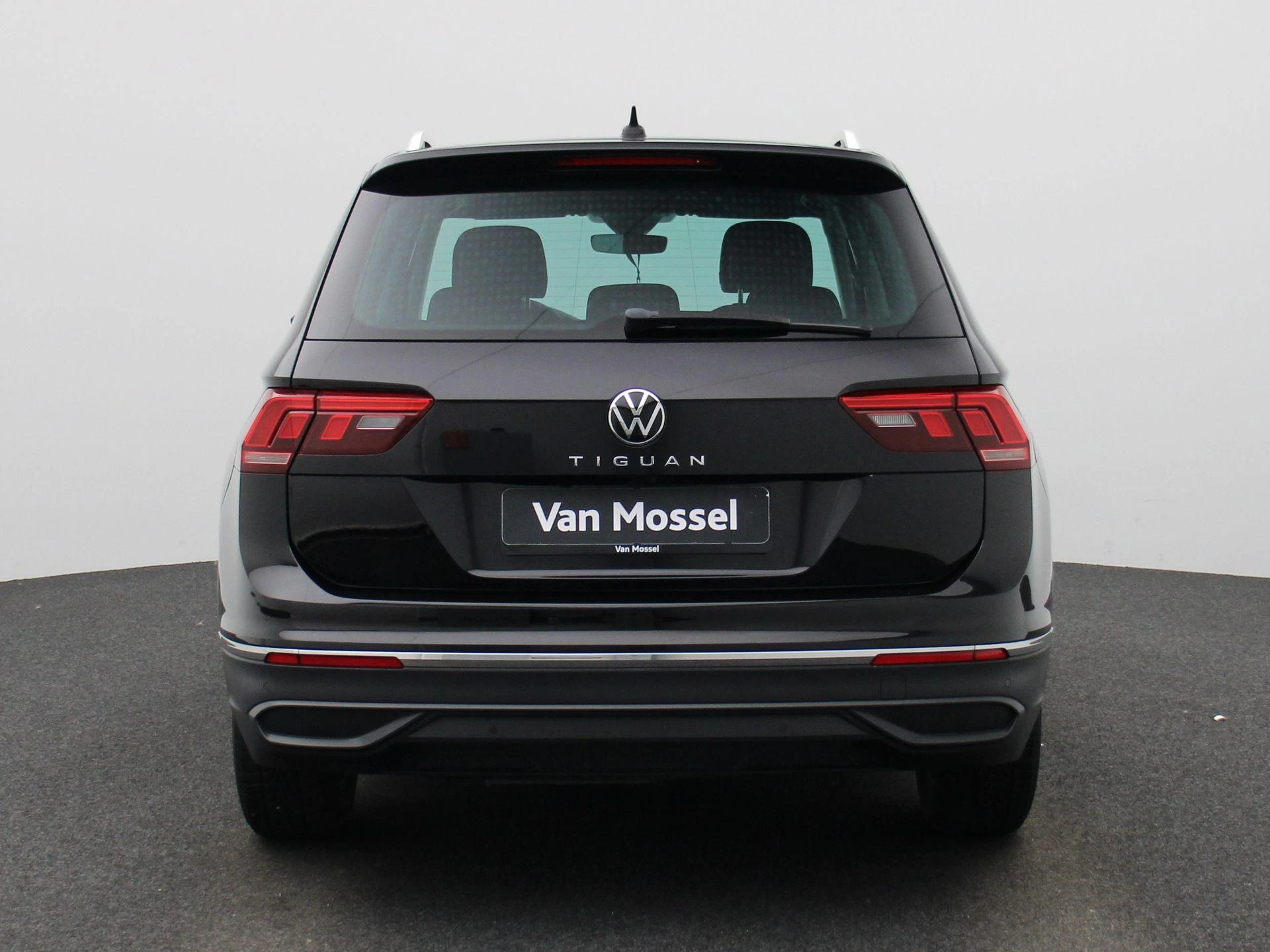Volkswagen-Tiguan-image-4