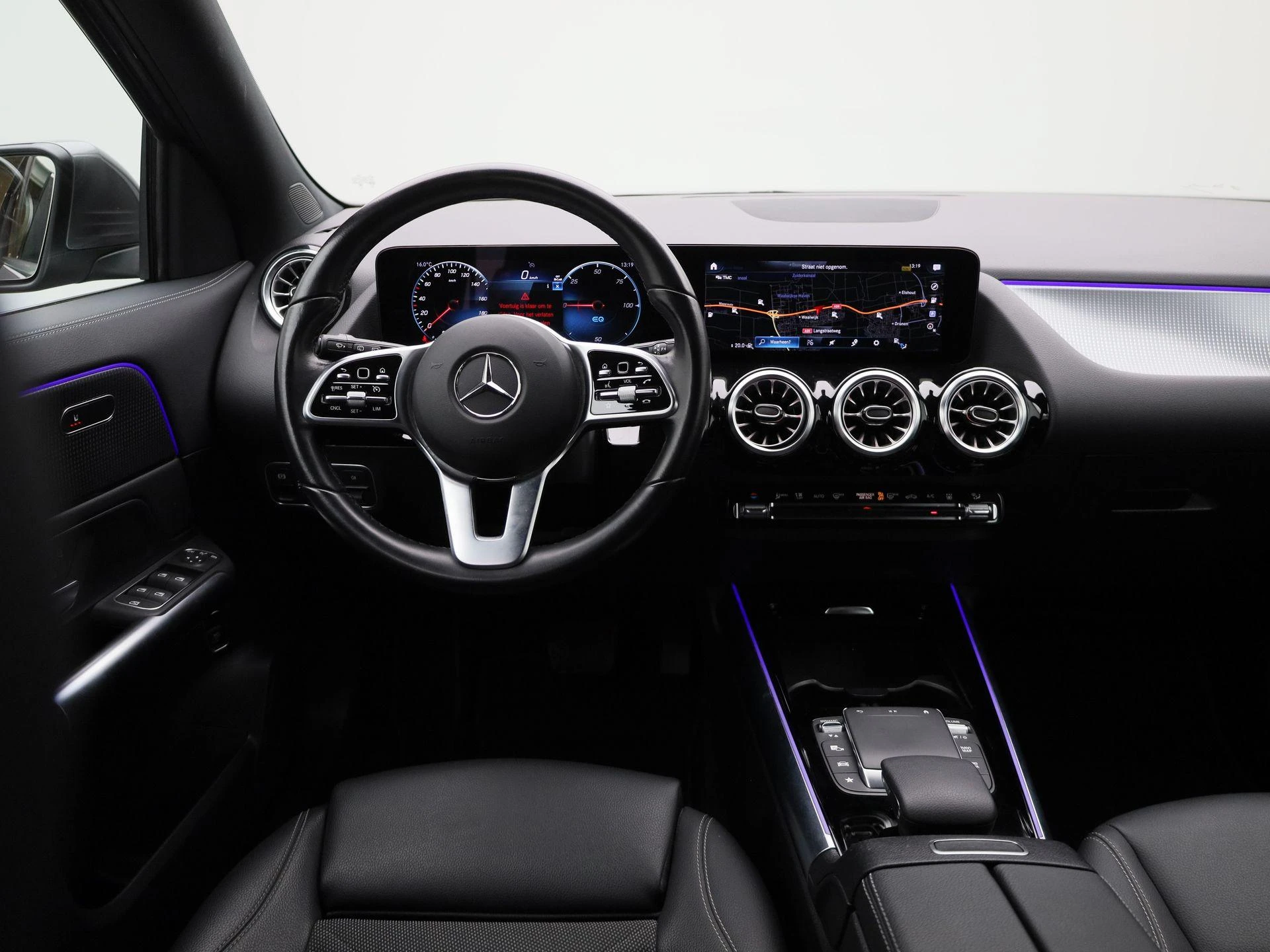 Mercedes-Benz-EQA-image-8