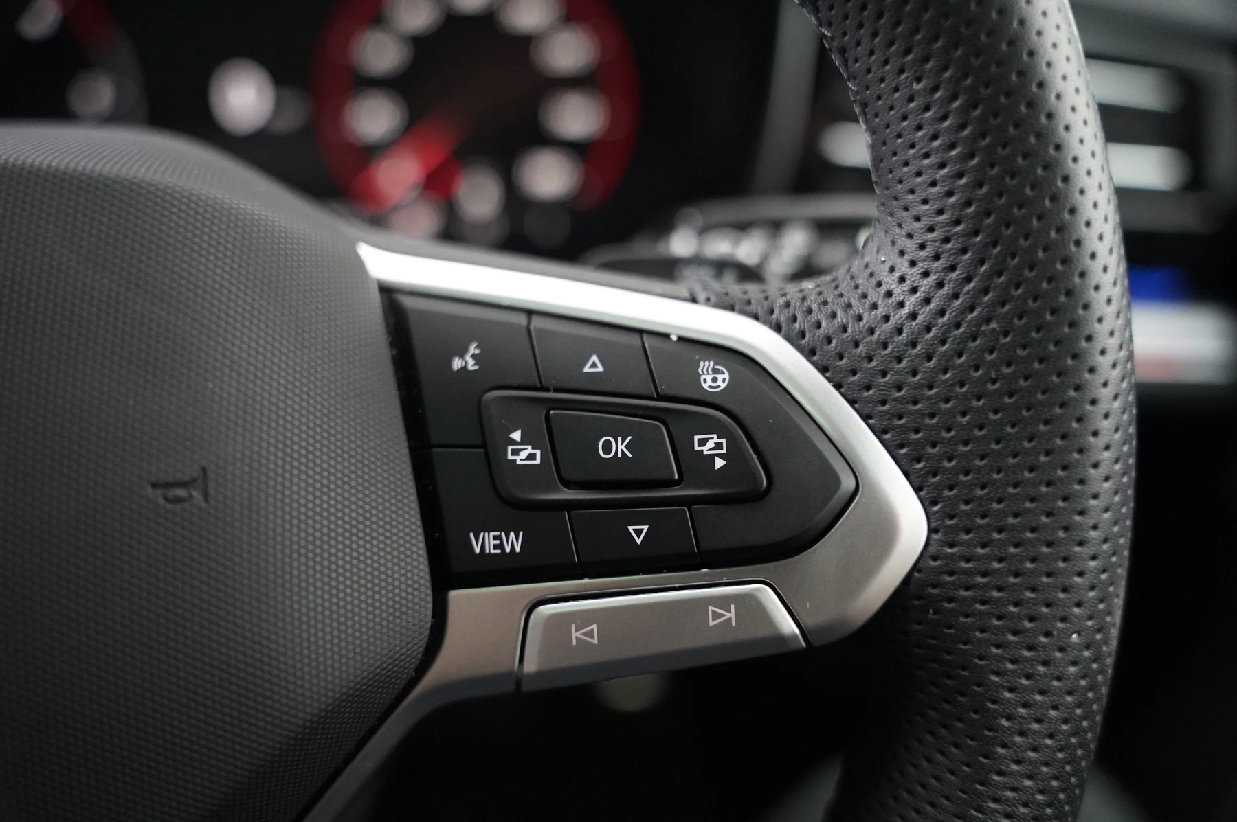 Volkswagen-Touareg-image-18