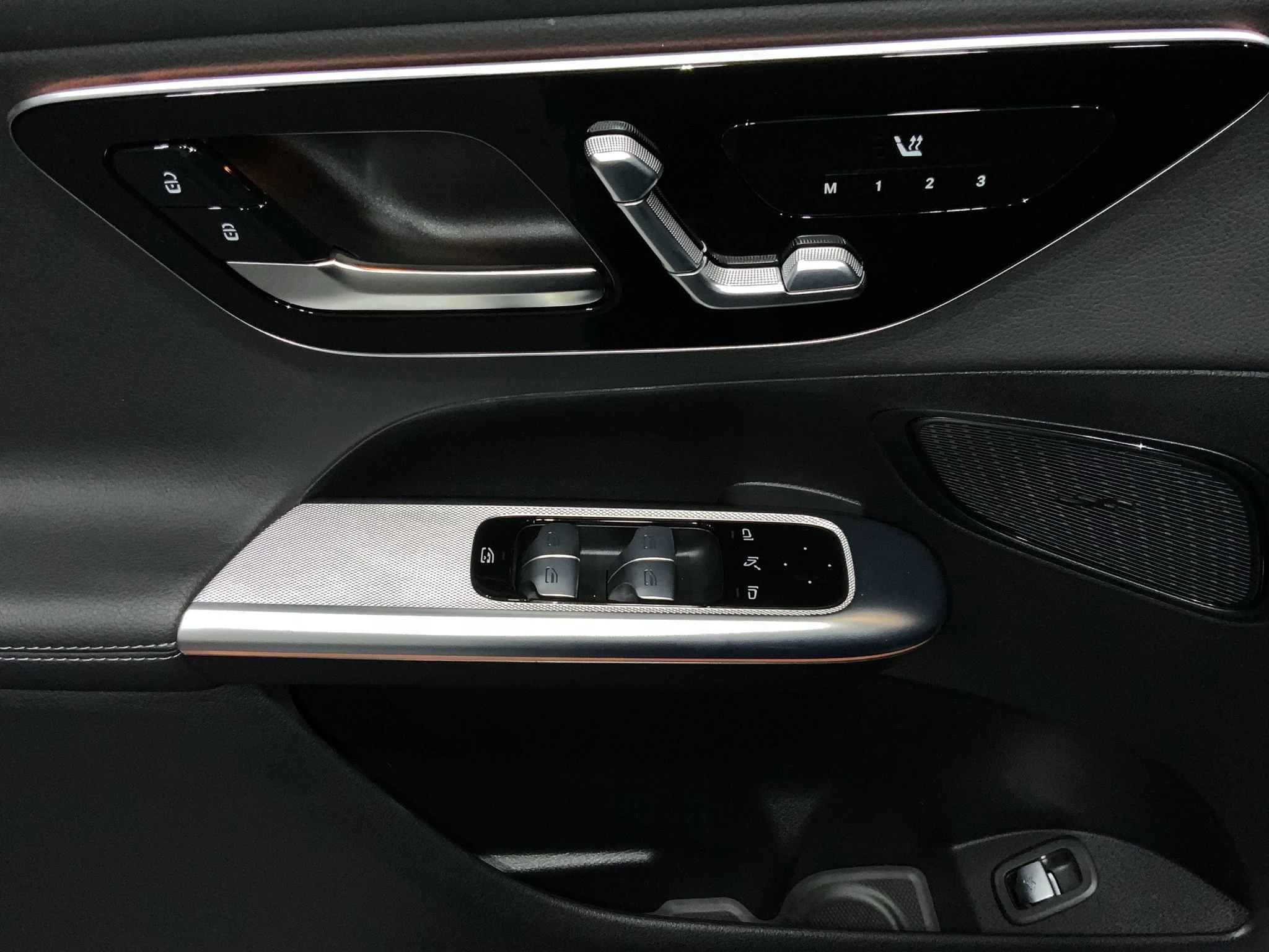 Mercedes-Benz-GLC-image-14