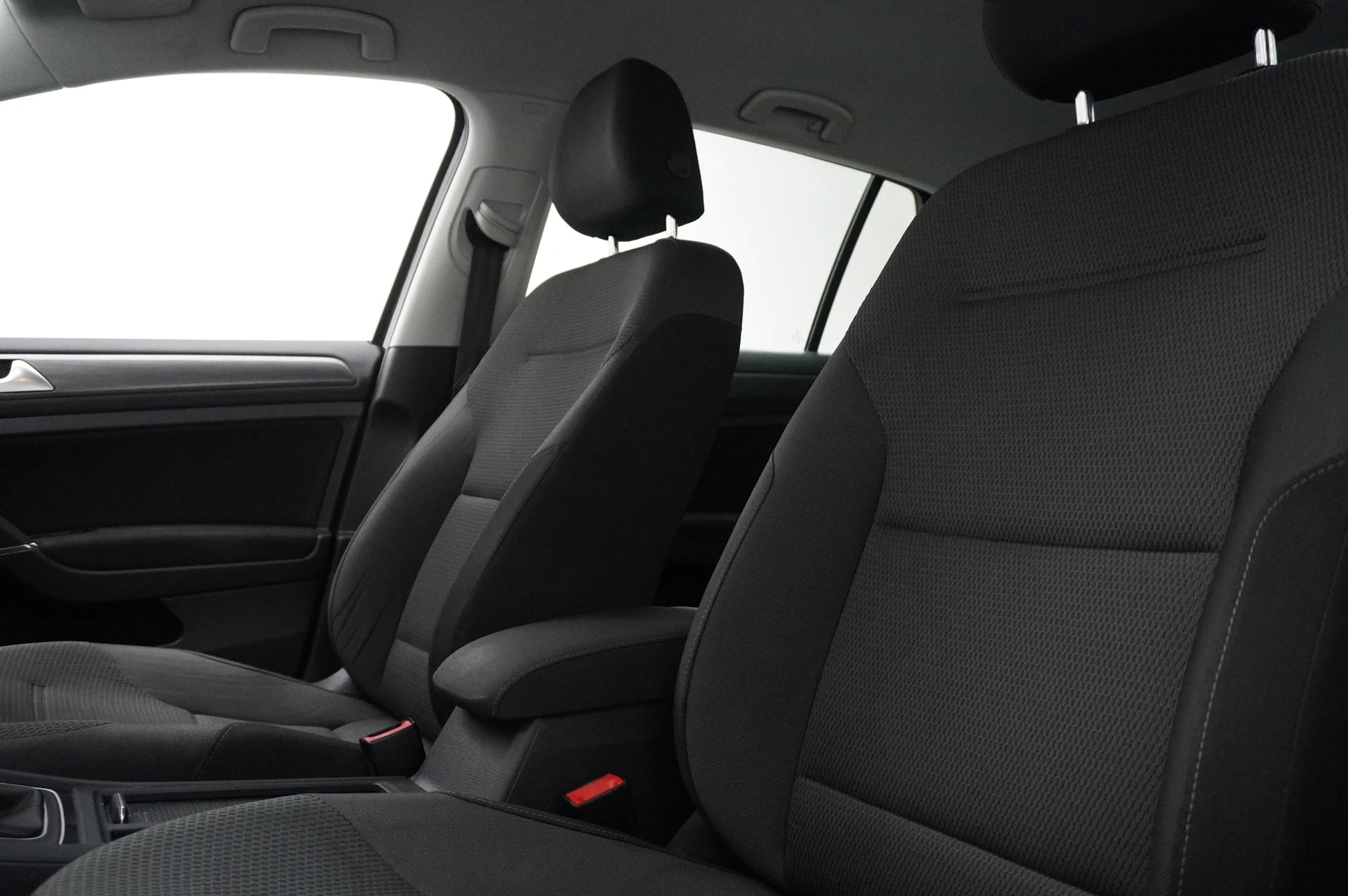 Volkswagen-Golf-image-9