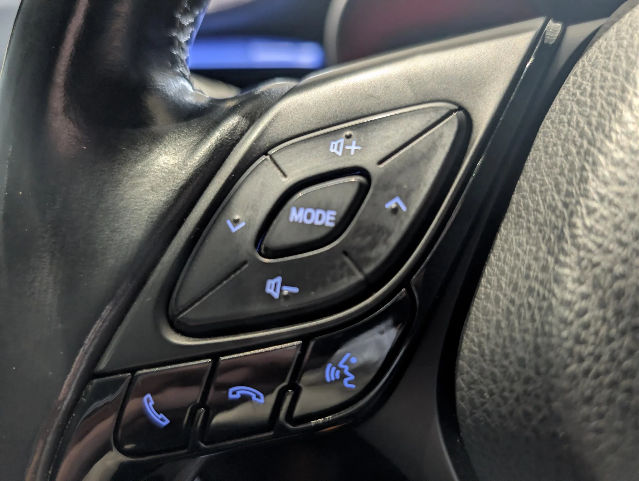 Toyota-C-HR-image-18