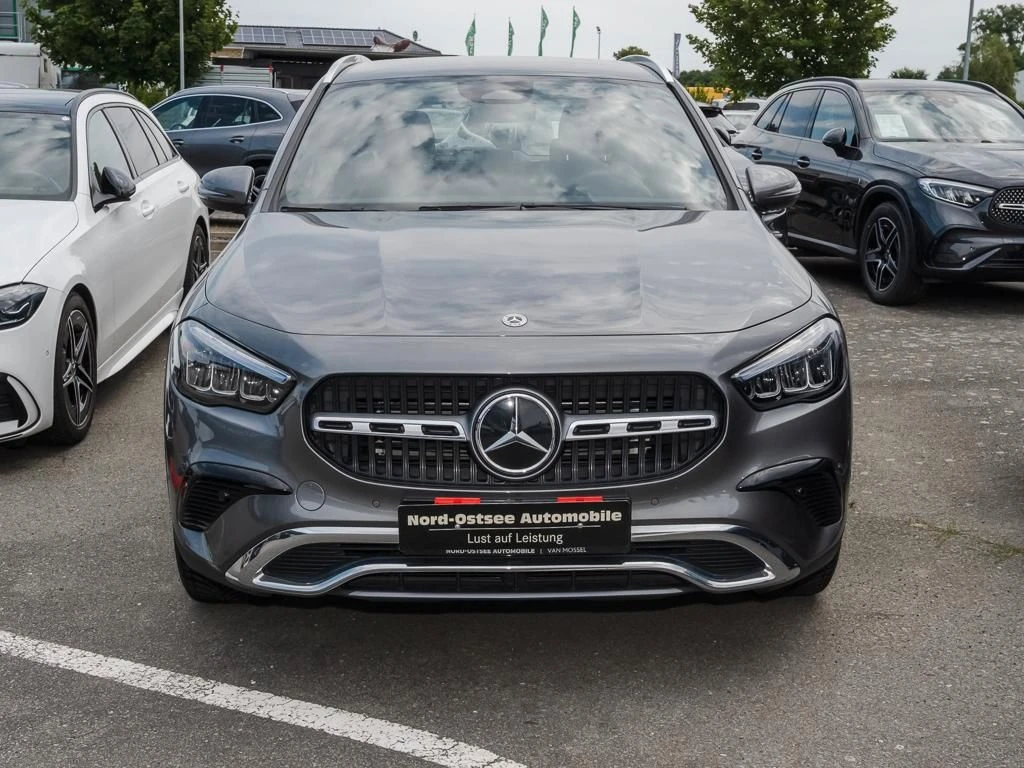 Mercedes-Benz-GLA 200-image-2
