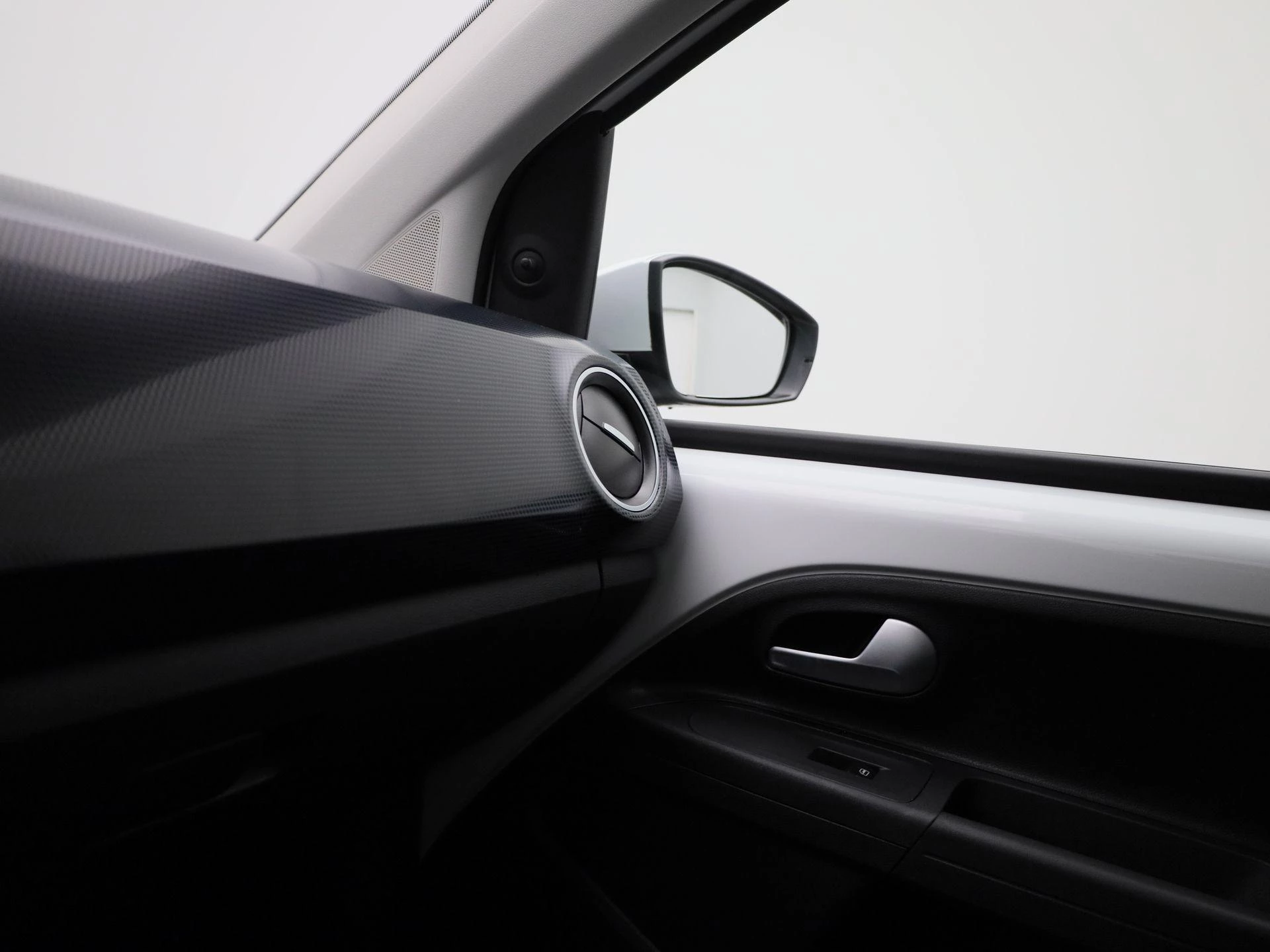 Volkswagen-up!-image-17