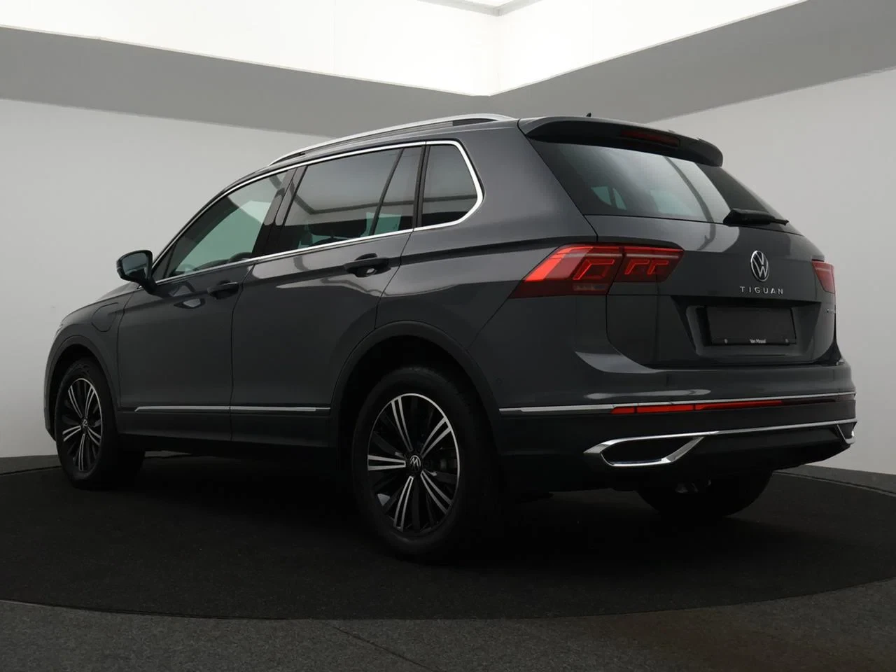 Volkswagen-Tiguan-image-1