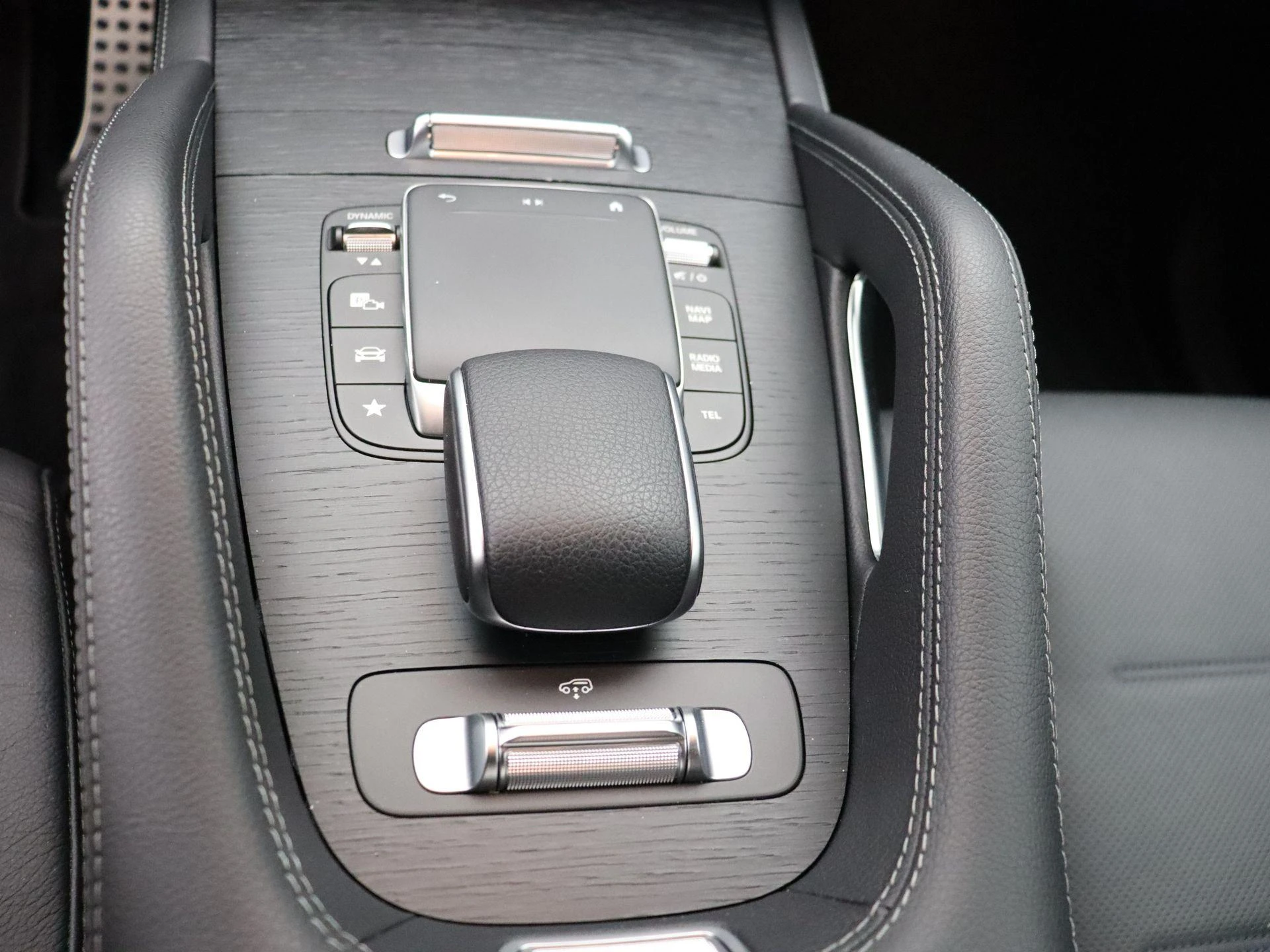 Mercedes-Benz-GLE-image-16