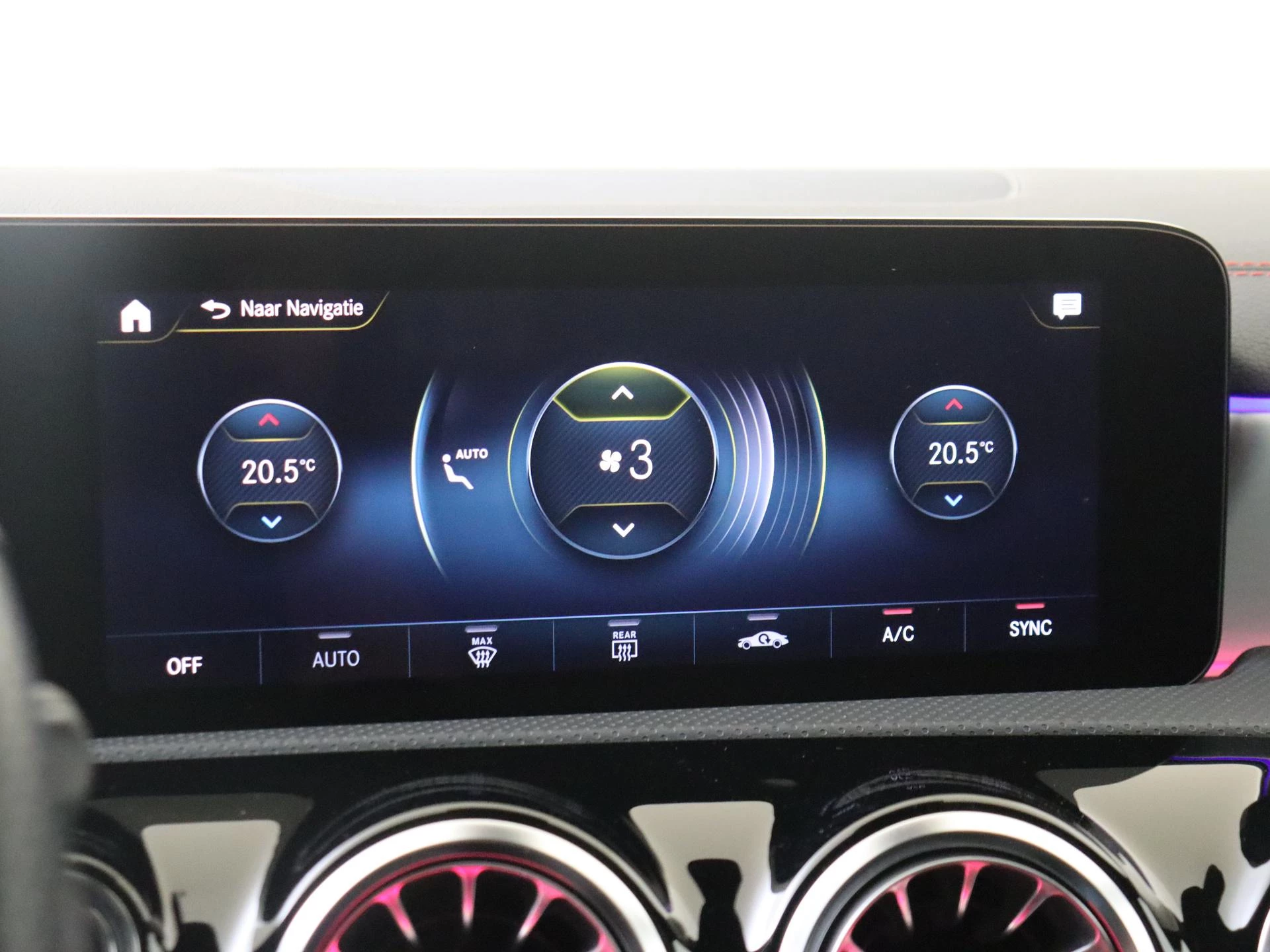 Mercedes-Benz-CLA-image-17