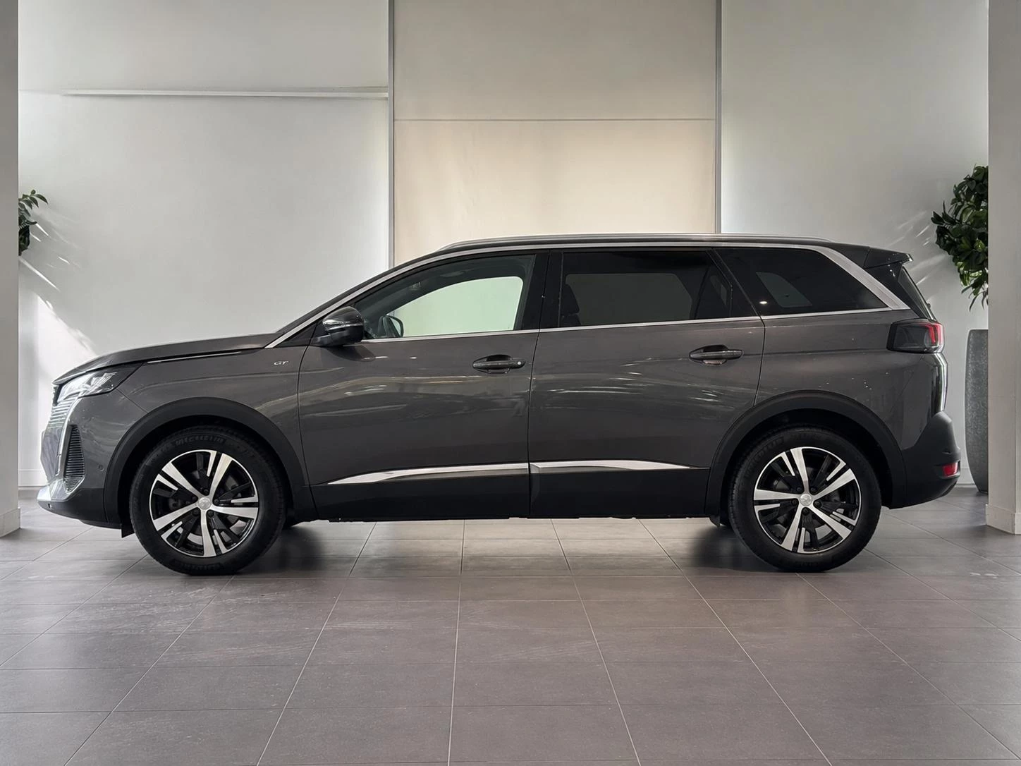 Peugeot-5008-image-1