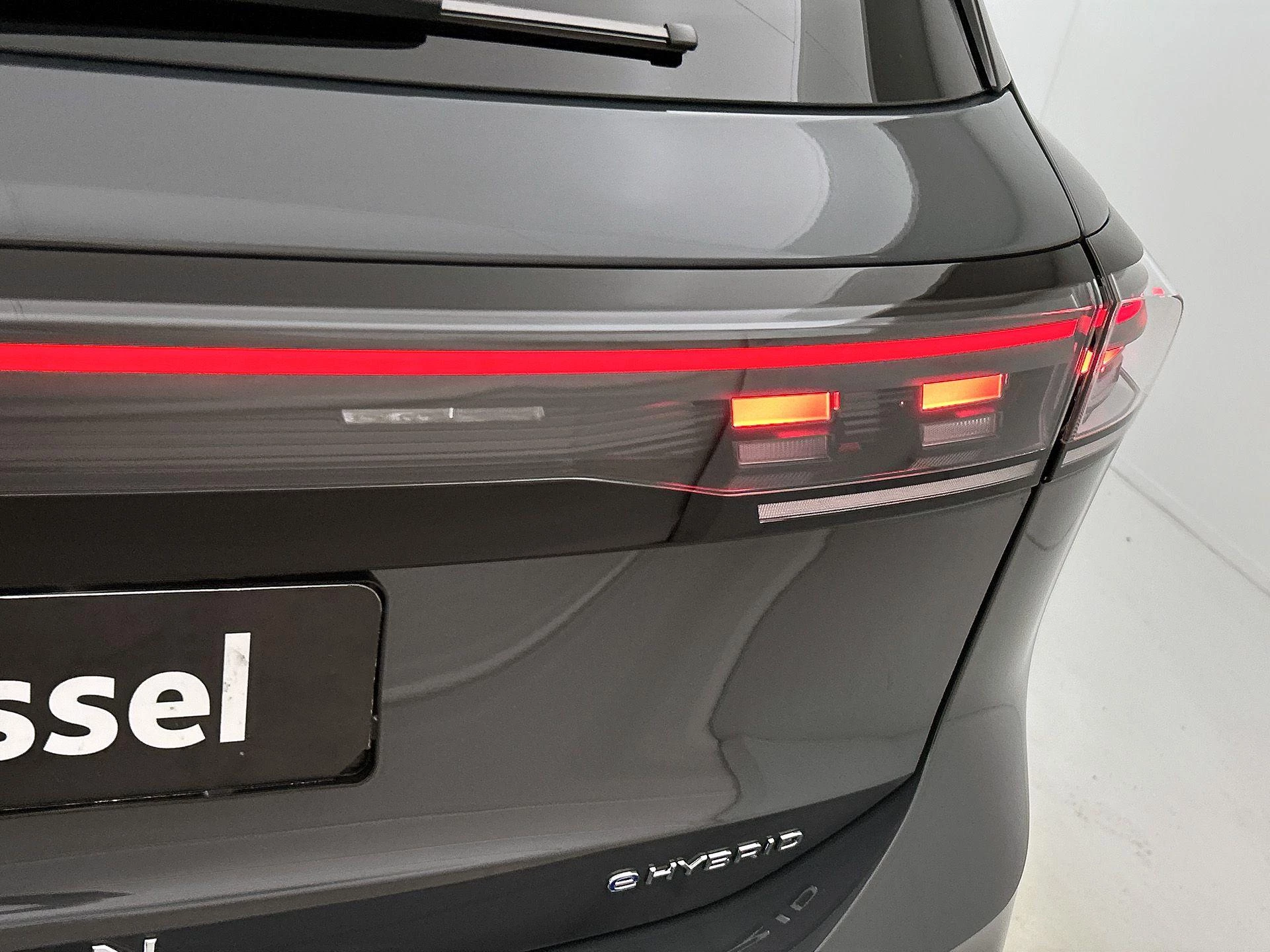 Volkswagen-Tiguan-image-13