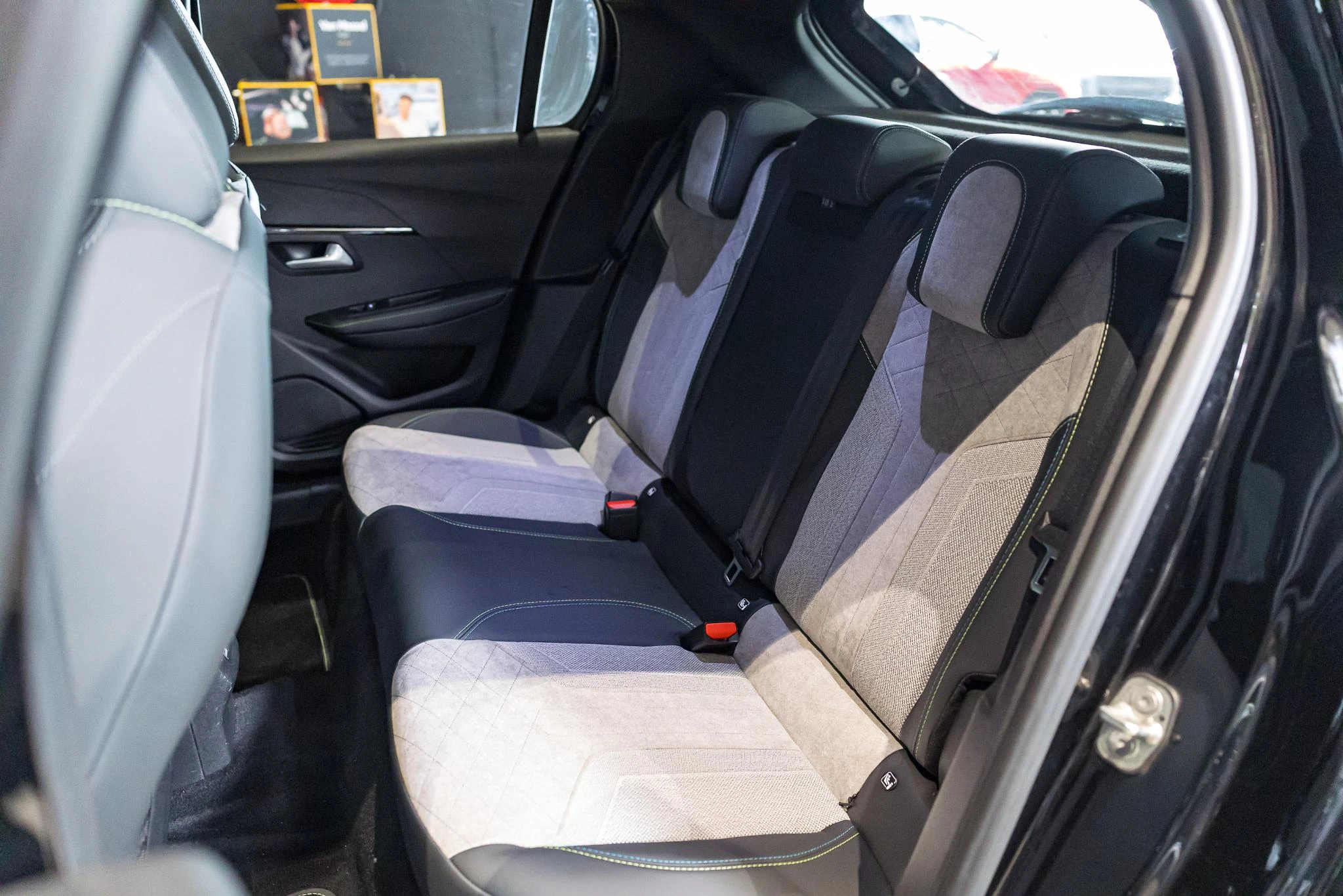 Peugeot-e-208-image-9