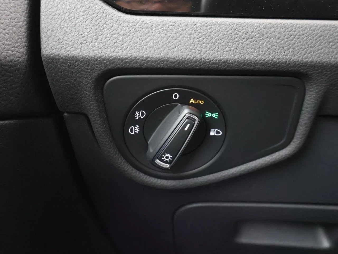 Volkswagen-Touran-image-19