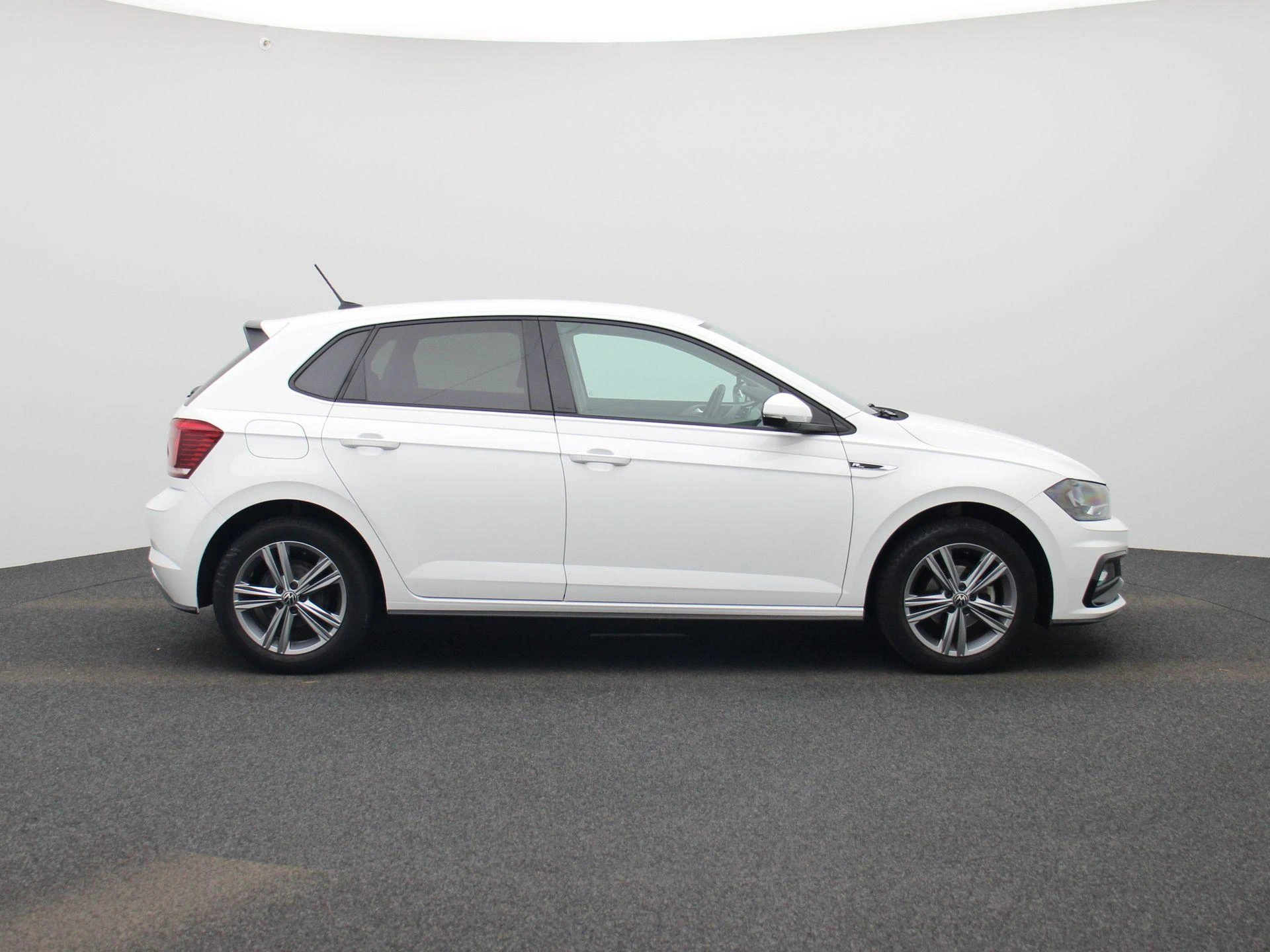Volkswagen-Polo-image-5