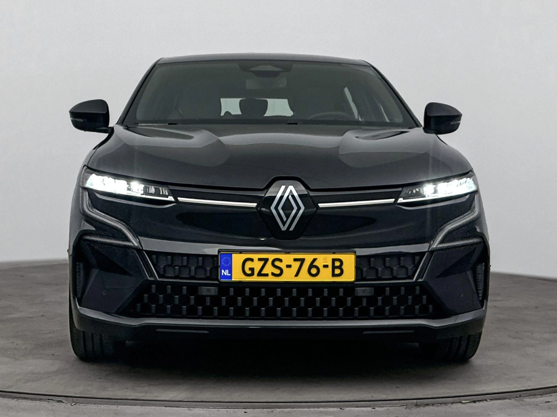 Renault-Megane E-Tech-image-4