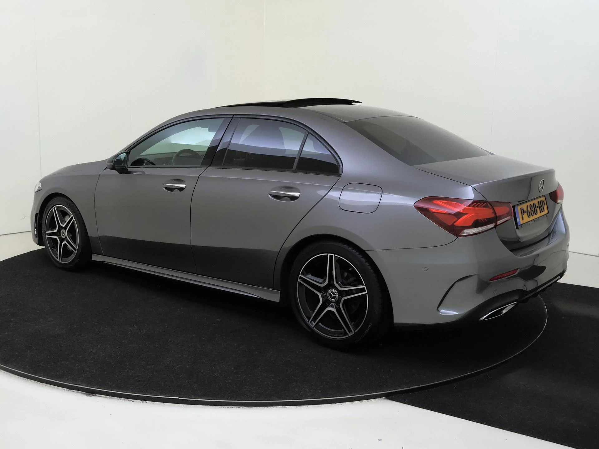 Mercedes-Benz-A-Klasse-image-4
