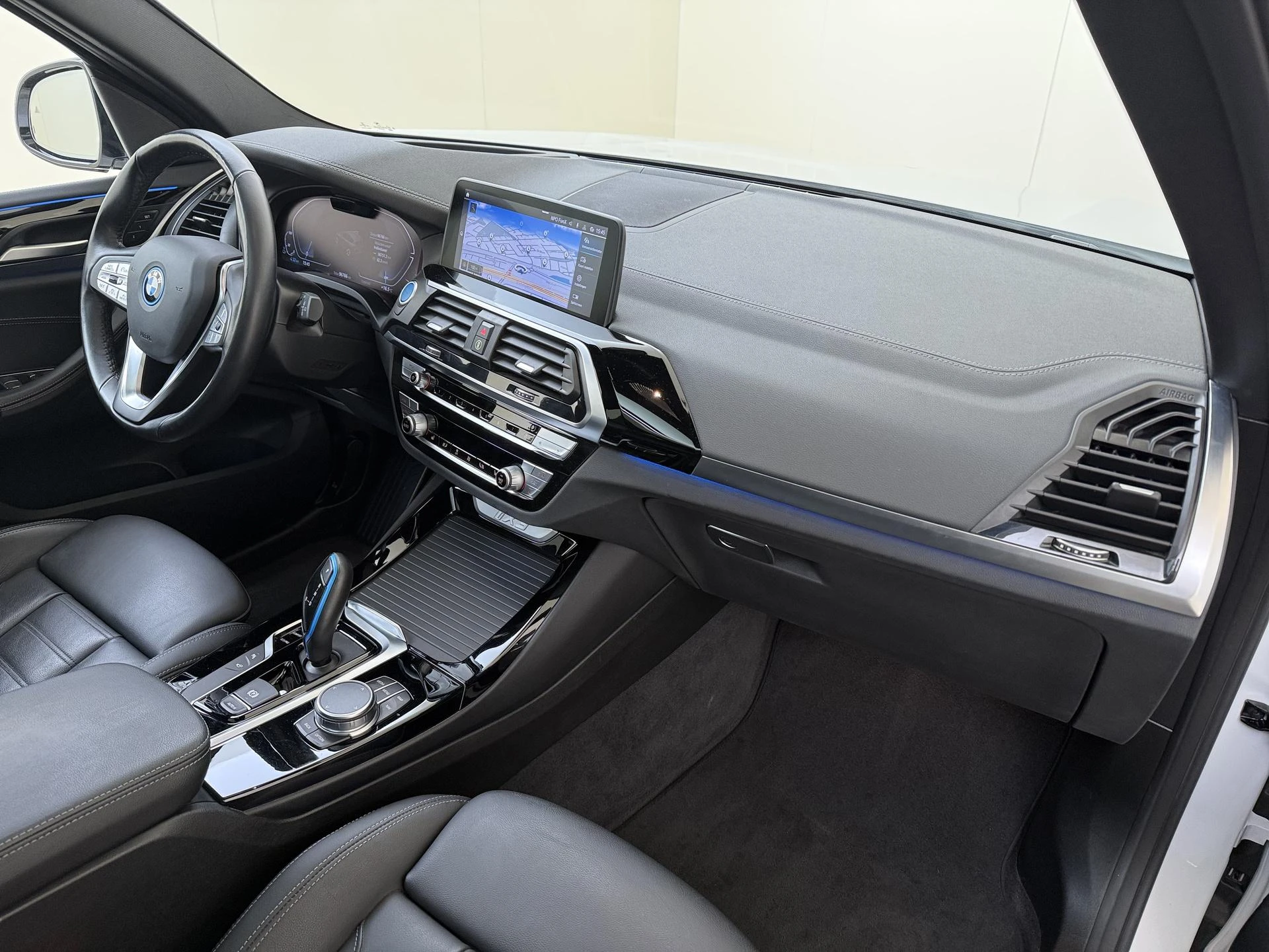 BMW-iX3-image-4