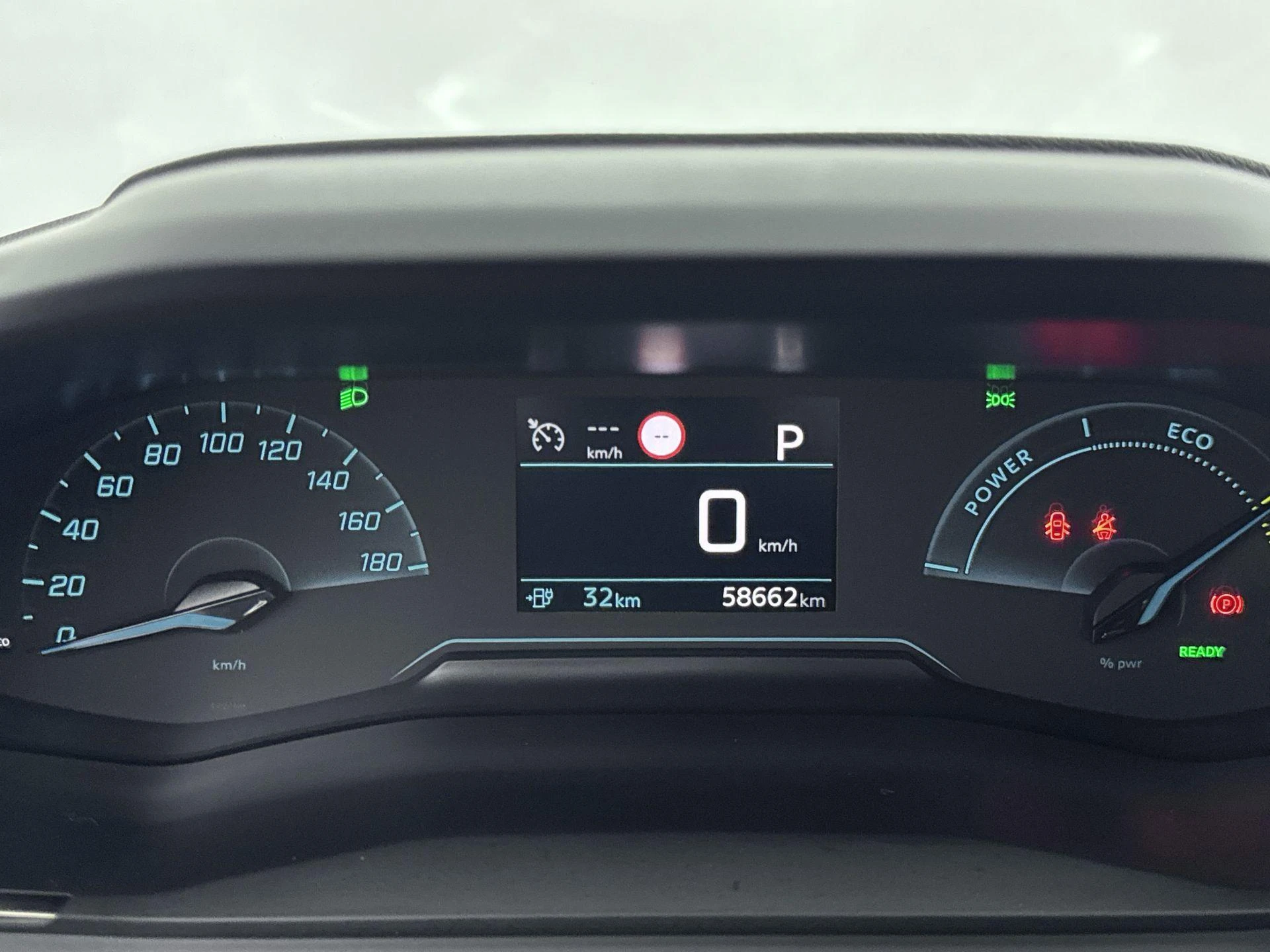 Peugeot-e-208-image-13