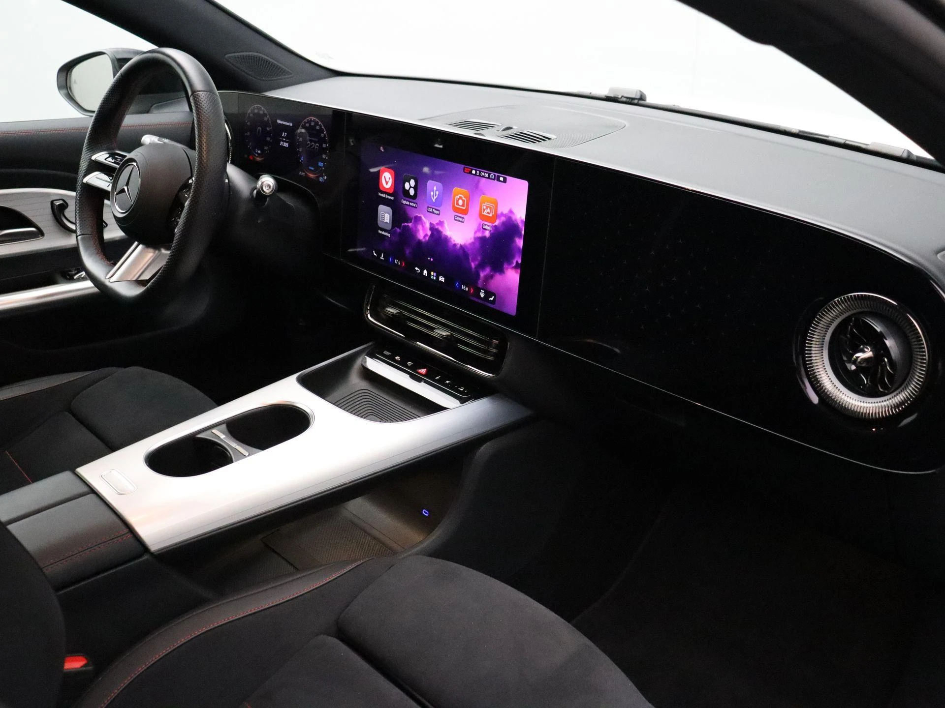 Mercedes-Benz-CLA-image-26