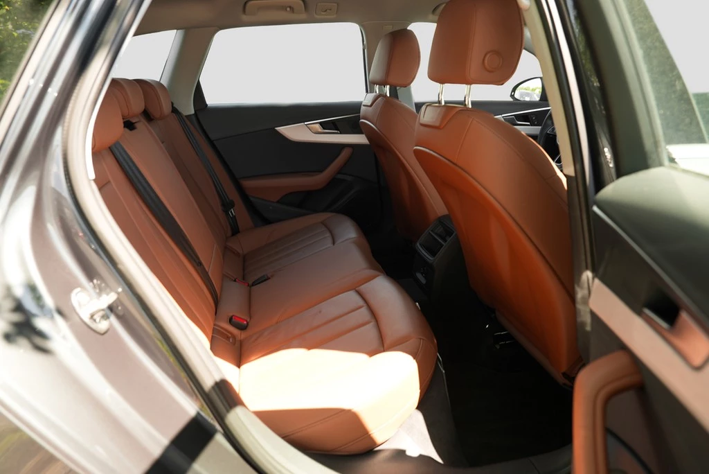 Audi A4 Avant 2.0 TDI S-Tronic *LED*Leder*MMI Plus*PDC*el. Heckklappe*virtuel Cockpit*Glanz-Paket*