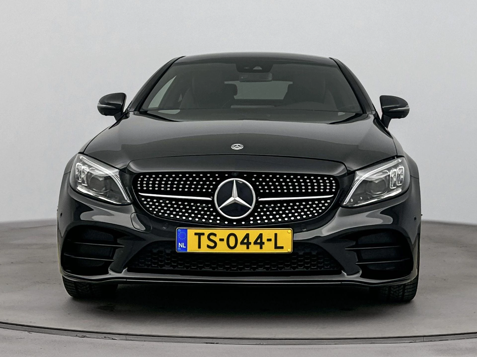 Mercedes-Benz-C-Klasse-image-4