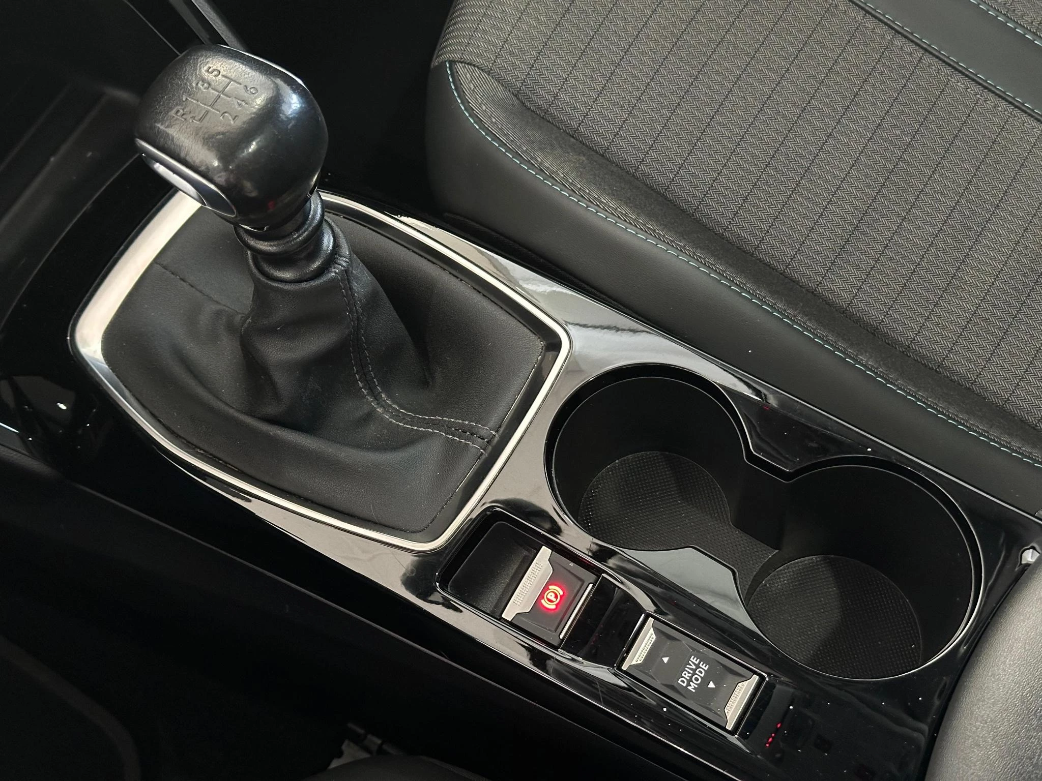 Peugeot-208-image-17