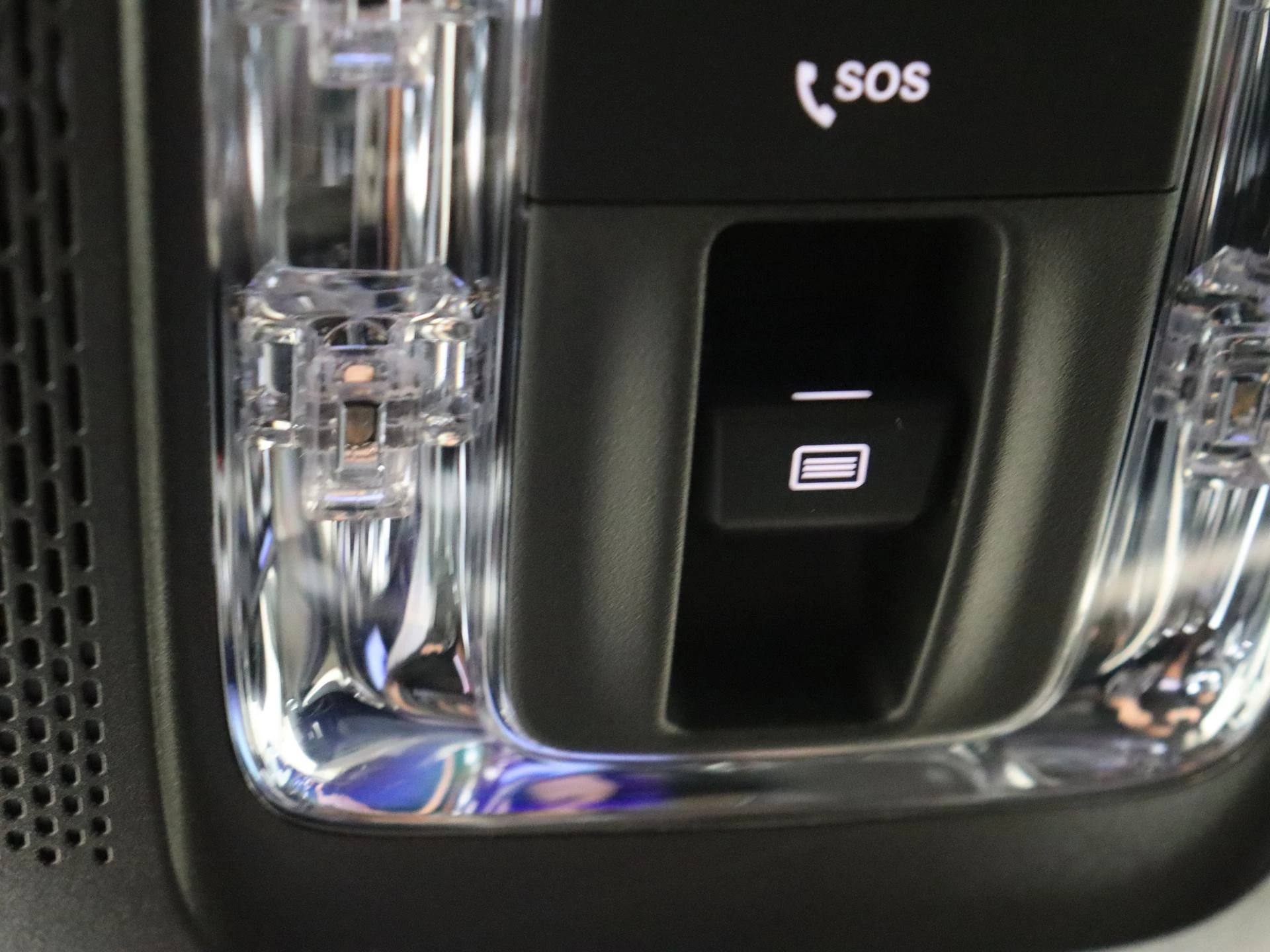 Mercedes-Benz-EQB-image-23