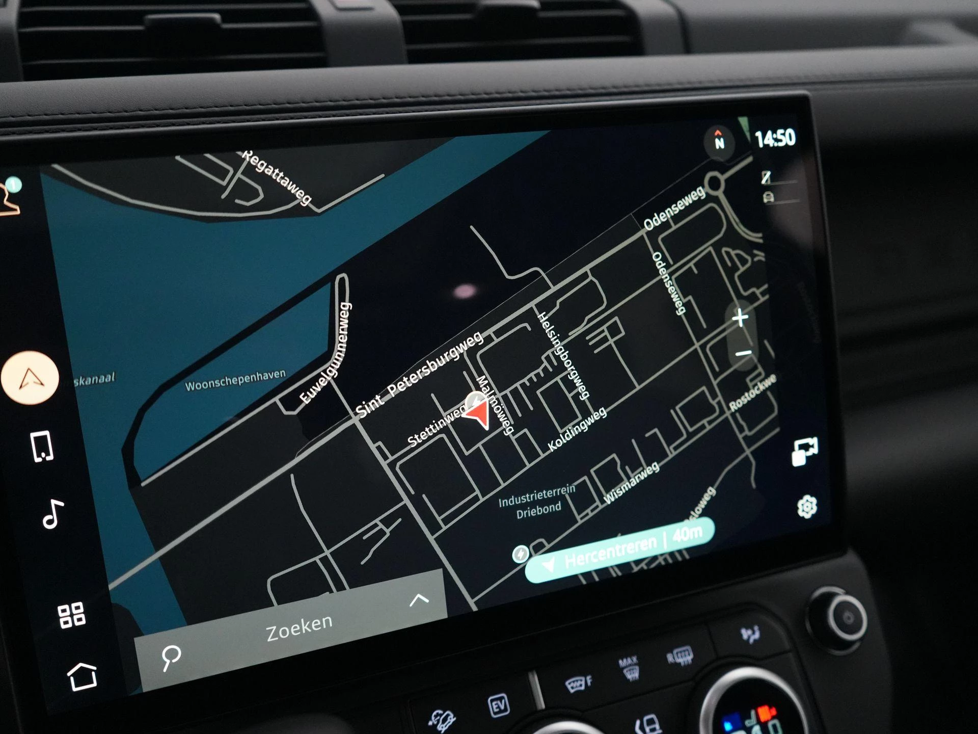 Land Rover-Defender-image-30