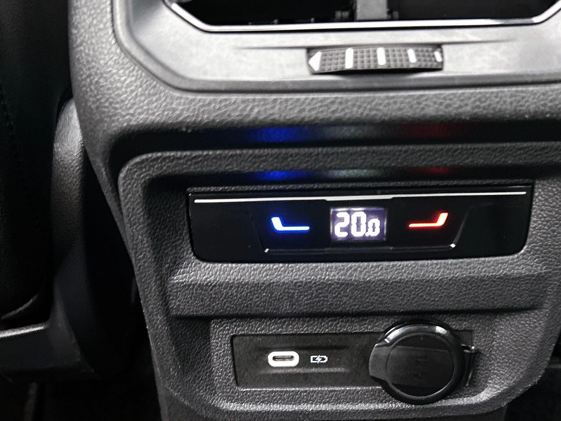 Volkswagen-Tiguan-image-12