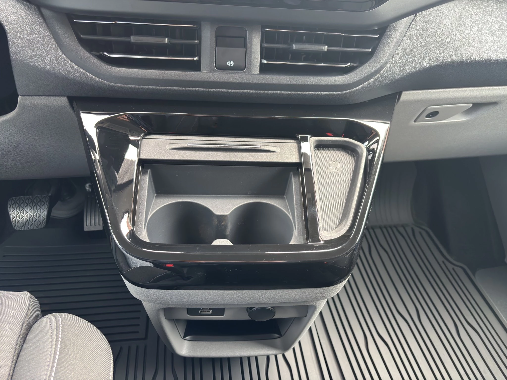 Ford Tourneo Custom Titanium 2.5 PHEV 340 L1 LED | ACC | GJR | RFK | SHZ | LMF