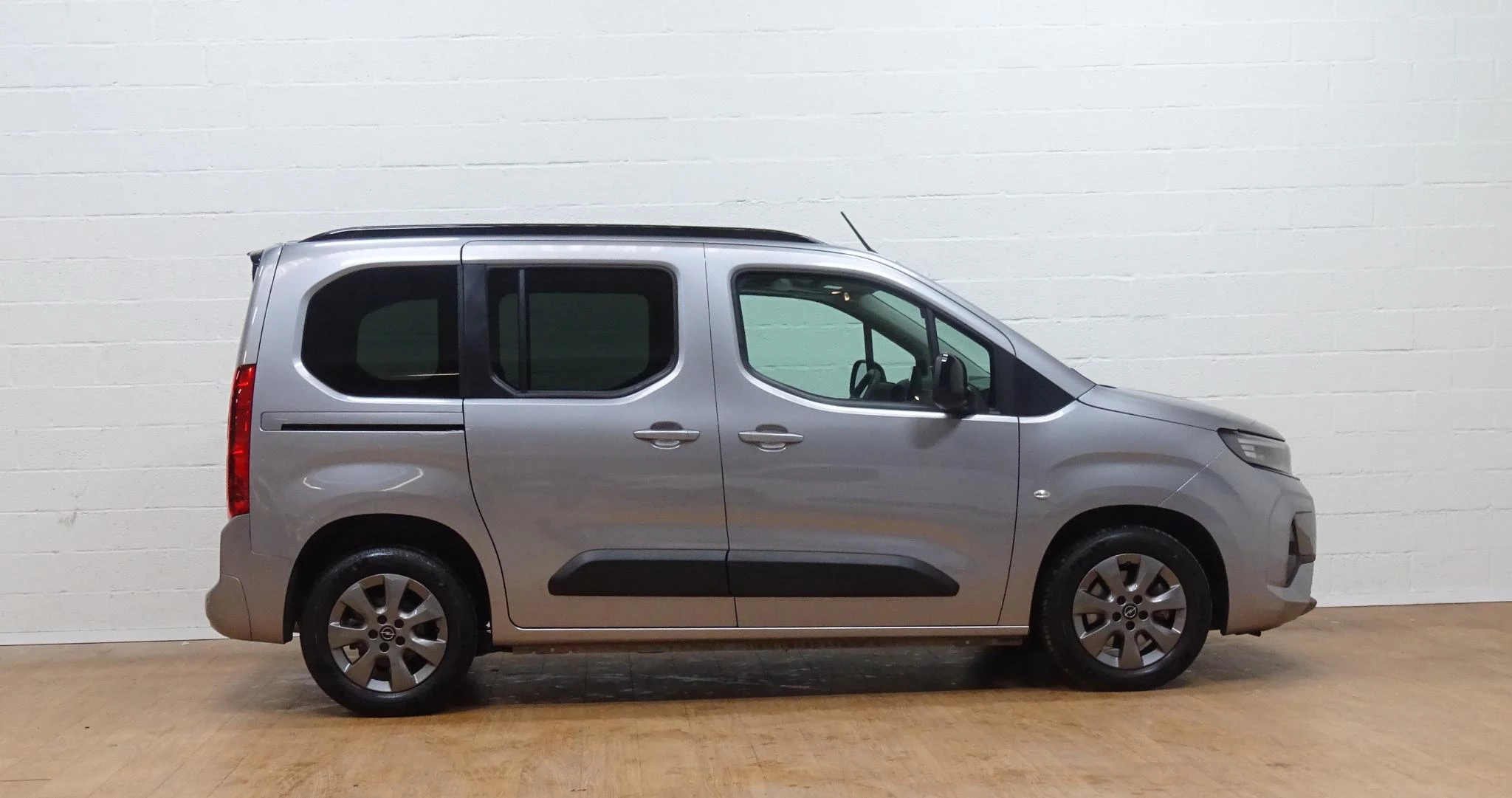 Opel Combo Life 1.2T Edition+gps+camera+park pilot achteraan