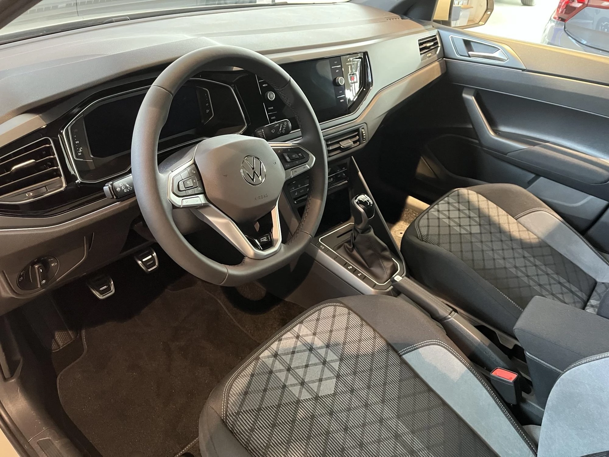 Volkswagen-Polo-image-6